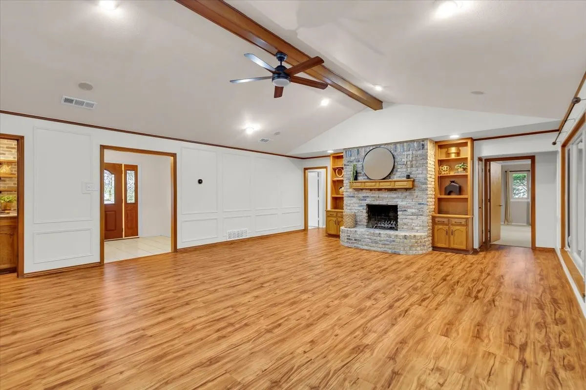 Single Family Residence For Sale in Denton County , 1111 Berkshire Court, Trophy Club, Texas 76262, 4 Bedroom, 3 Bathroom, 2 Garage spaces, 2,749 Sqft, built in 1980, mls#21397885, Real Estate Agent in Trophy Club, Homes For Sale in Denton county, Homes For Sale in Trophy Club, Realtor in Trophy Club Texas, Real Estate Brokerage Independent Realty Texas, Luminita Cordes Realtor