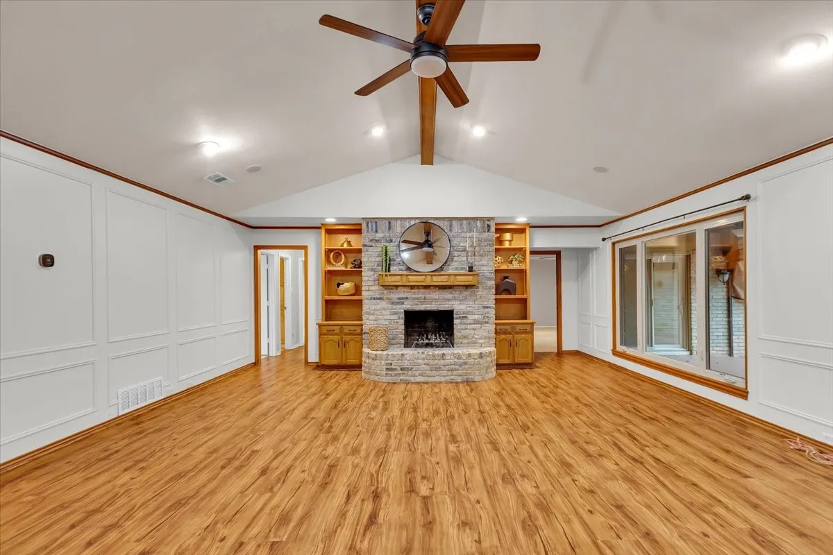 Single Family Residence For Sale in Denton County , 1111 Berkshire Court, Trophy Club, Texas 76262, 4 Bedroom, 3 Bathroom, 2 Garage spaces, 2,749 Sqft, built in 1980, mls#21397885, Real Estate Agent in Trophy Club, Homes For Sale in Denton county, Homes For Sale in Trophy Club, Realtor in Trophy Club Texas, Real Estate Brokerage Independent Realty Texas, Luminita Cordes Realtor