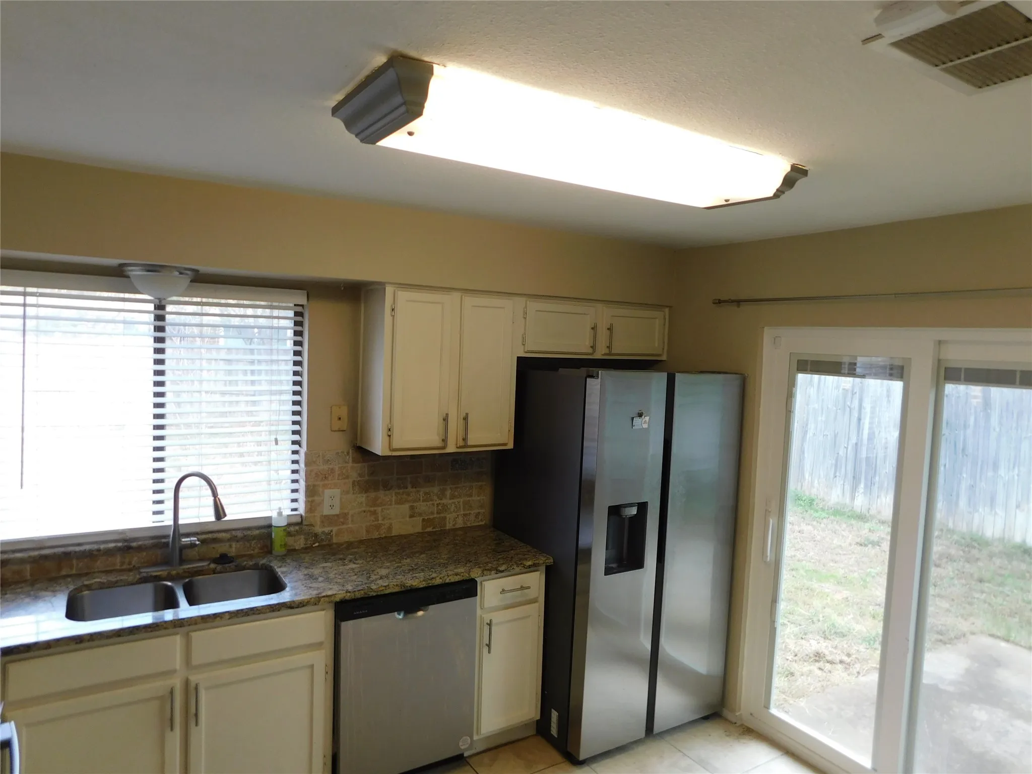 Single Family Residence For Sale in Tarrant County , 10630 Lone Pine Lane, Fort Worth, Texas 76108, 2 Bedroom, 2 Bathroom, 2 Garage spaces, 1,145 Sqft, built in 1984, mls#21405174, Real Estate Agent in Fort Worth, Homes For Sale in Tarrant county, Homes For Sale in Fort Worth, Realtor in Fort Worth Texas, Real Estate Brokerage Independent Realty Texas, Luminita Cordes Realtor