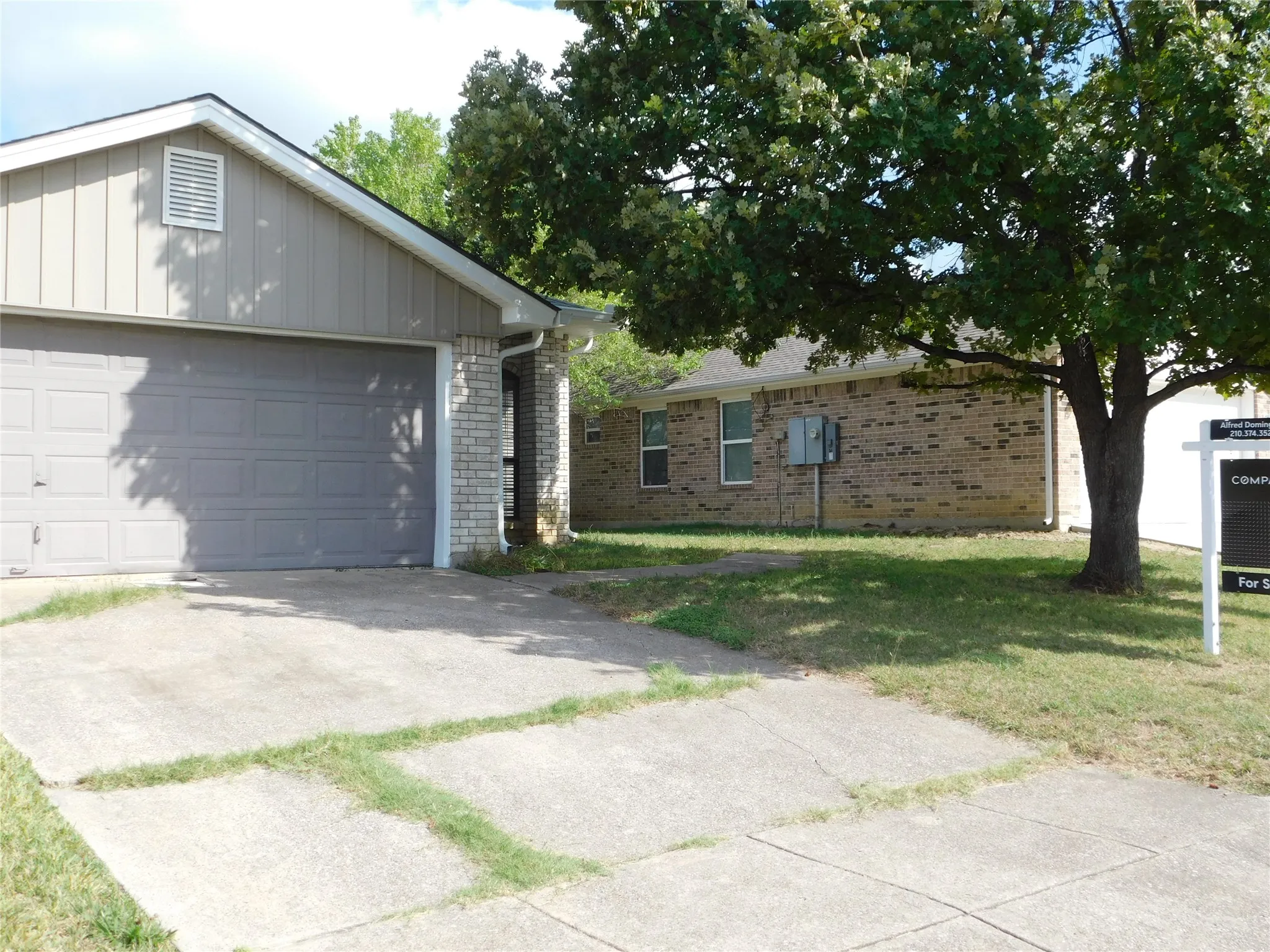 Single Family Residence For Sale in Tarrant County , 10630 Lone Pine Lane, Fort Worth, Texas 76108, 2 Bedroom, 2 Bathroom, 2 Garage spaces, 1,145 Sqft, built in 1984, mls#21405174, Real Estate Agent in Fort Worth, Homes For Sale in Tarrant county, Homes For Sale in Fort Worth, Realtor in Fort Worth Texas, Real Estate Brokerage Independent Realty Texas, Luminita Cordes Realtor