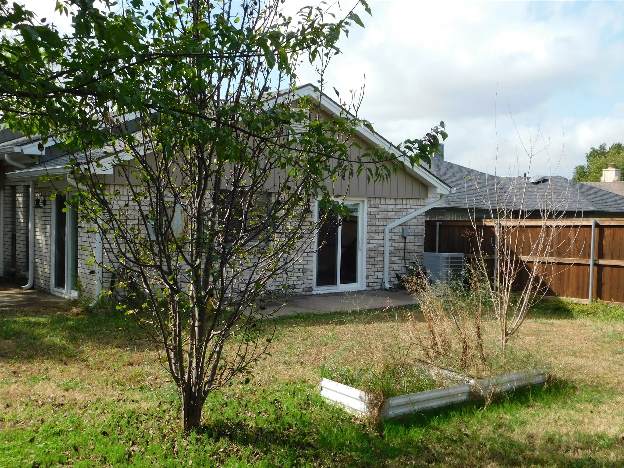 Single Family Residence For Sale in Tarrant County , 10630 Lone Pine Lane, Fort Worth, Texas 76108, 2 Bedroom, 2 Bathroom, 2 Garage spaces, 1,145 Sqft, built in 1984, mls#21405174, Real Estate Agent in Fort Worth, Homes For Sale in Tarrant county, Homes For Sale in Fort Worth, Realtor in Fort Worth Texas, Real Estate Brokerage Independent Realty Texas, Luminita Cordes Realtor