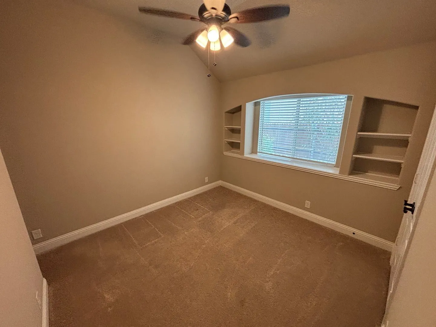 Single Family Residence For Rent in Kaufman County , 1104 Canterbury Lane, Forney, Texas 75126, 4 Bedroom, 2 Bathroom, 2 Garage spaces, 2,295 Sqft, built in 2021, mls#21405159, Real Estate Agent in Forney, Homes For Rent in Kaufman county, Homes For Rent in Forney, Realtor in Forney Texas, Real Estate Brokerage Independent Realty Texas, Luminita Cordes Realtor