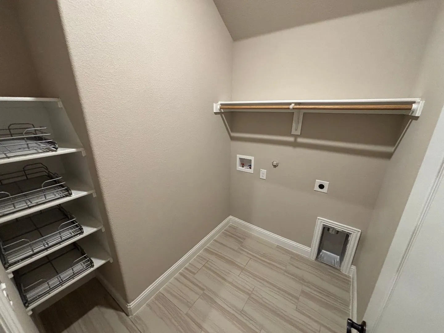 Single Family Residence For Rent in Kaufman County , 1104 Canterbury Lane, Forney, Texas 75126, 4 Bedroom, 2 Bathroom, 2 Garage spaces, 2,295 Sqft, built in 2021, mls#21405159, Real Estate Agent in Forney, Homes For Rent in Kaufman county, Homes For Rent in Forney, Realtor in Forney Texas, Real Estate Brokerage Independent Realty Texas, Luminita Cordes Realtor