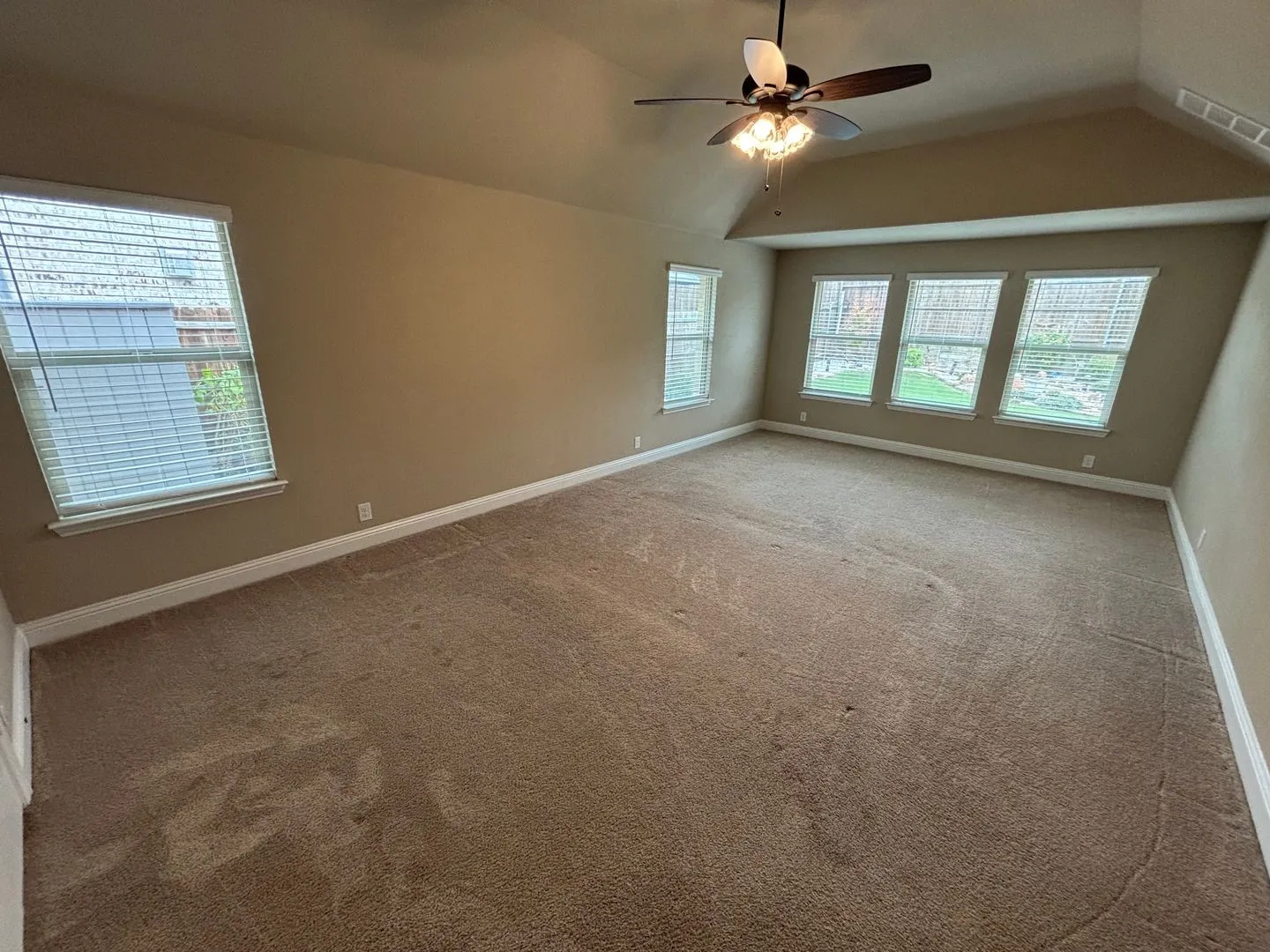 Single Family Residence For Rent in Kaufman County , 1104 Canterbury Lane, Forney, Texas 75126, 4 Bedroom, 2 Bathroom, 2 Garage spaces, 2,295 Sqft, built in 2021, mls#21405159, Real Estate Agent in Forney, Homes For Rent in Kaufman county, Homes For Rent in Forney, Realtor in Forney Texas, Real Estate Brokerage Independent Realty Texas, Luminita Cordes Realtor