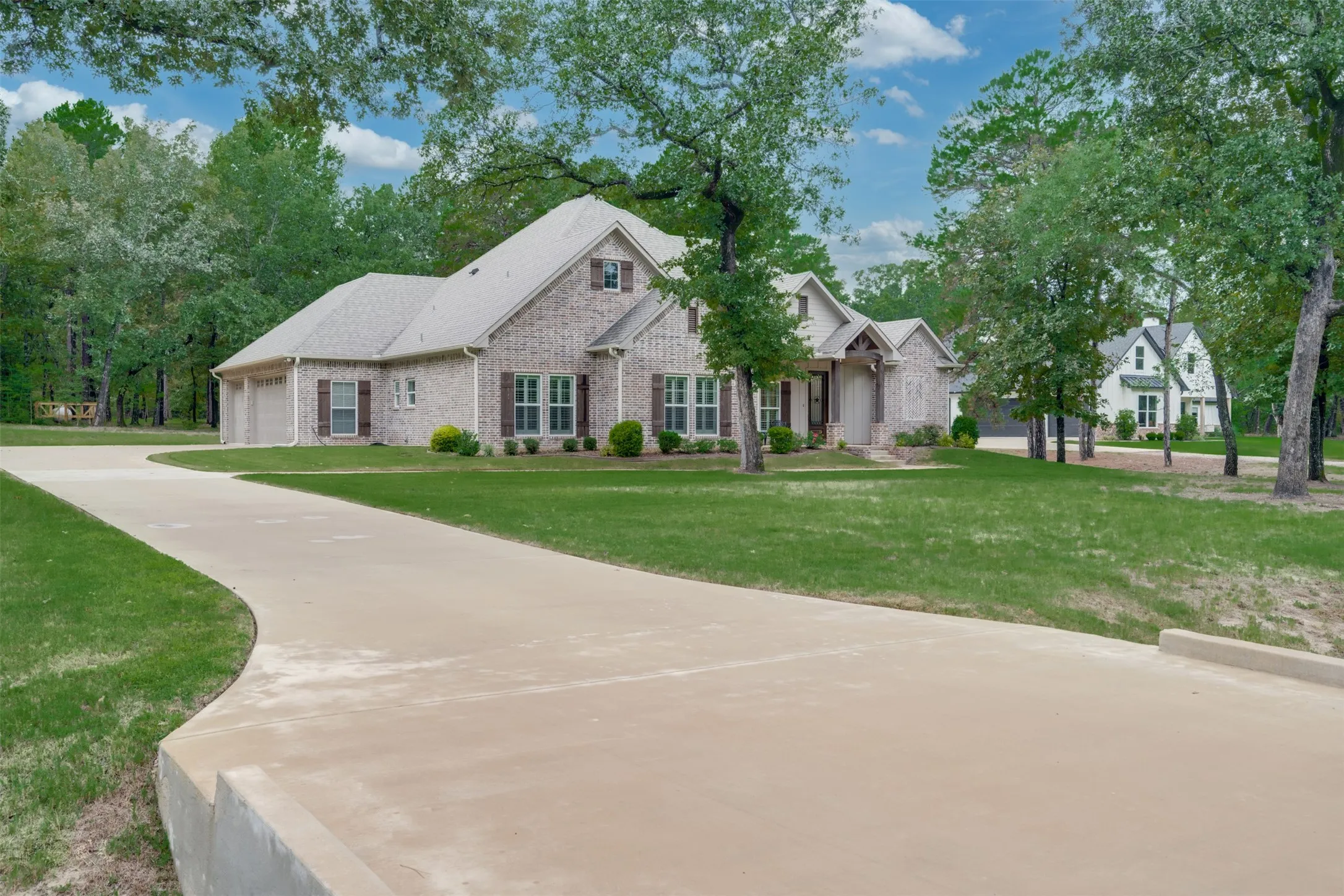 Single Family Residence For Sale in Henderson County , 3113 Shadow Pine Drive, Larue, Texas 75770, 4 Bedroom, 3 Bathroom, 3 Garage spaces, 2,360 Sqft, built in 2023, mls#21405014, Real Estate Agent in Larue, Homes For Sale in Henderson county, Homes For Sale in Larue, Realtor in Larue Texas, Real Estate Brokerage Independent Realty Texas, Luminita Cordes Realtor