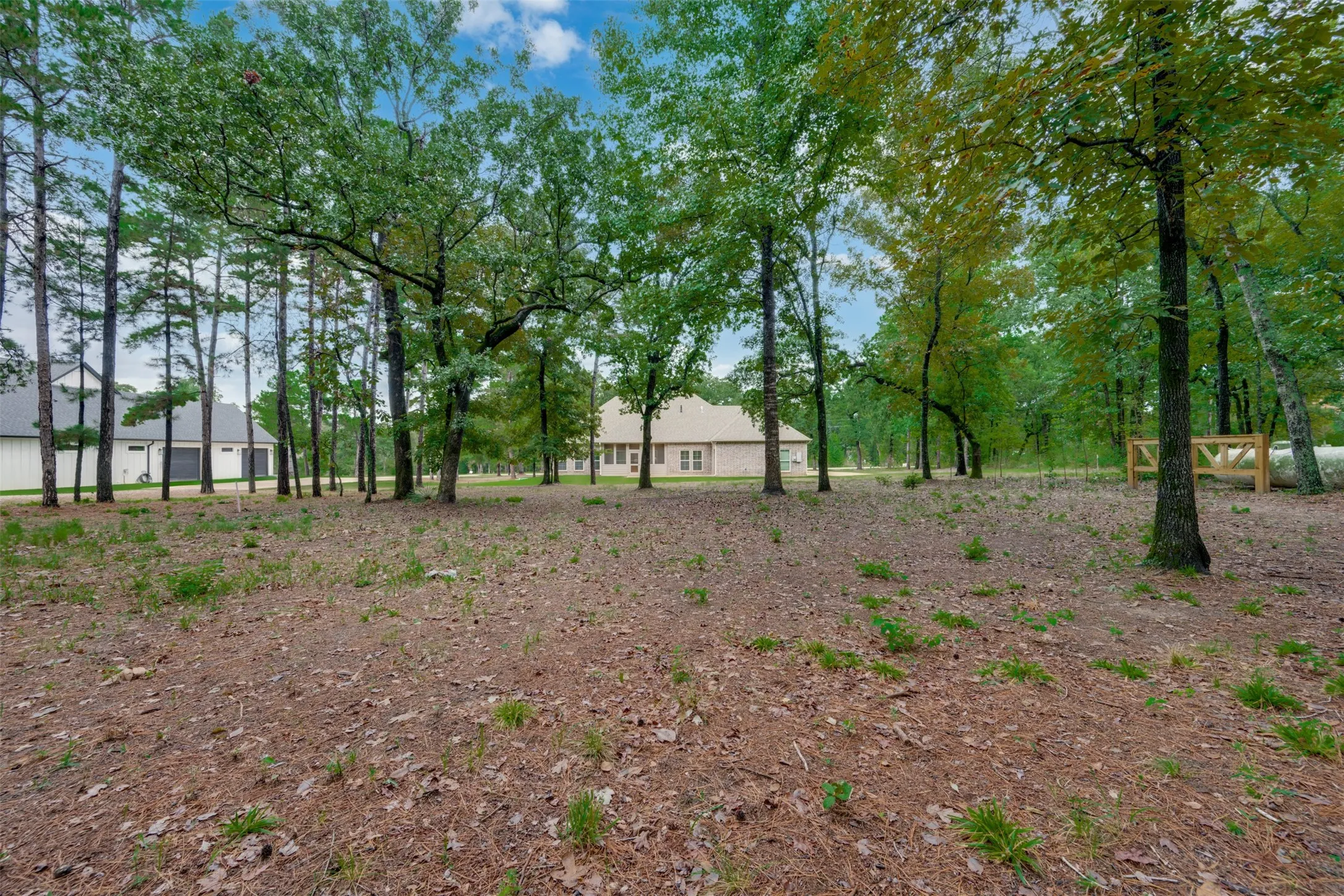 Single Family Residence For Sale in Henderson County , 3113 Shadow Pine Drive, Larue, Texas 75770, 4 Bedroom, 3 Bathroom, 3 Garage spaces, 2,360 Sqft, built in 2023, mls#21405014, Real Estate Agent in Larue, Homes For Sale in Henderson county, Homes For Sale in Larue, Realtor in Larue Texas, Real Estate Brokerage Independent Realty Texas, Luminita Cordes Realtor