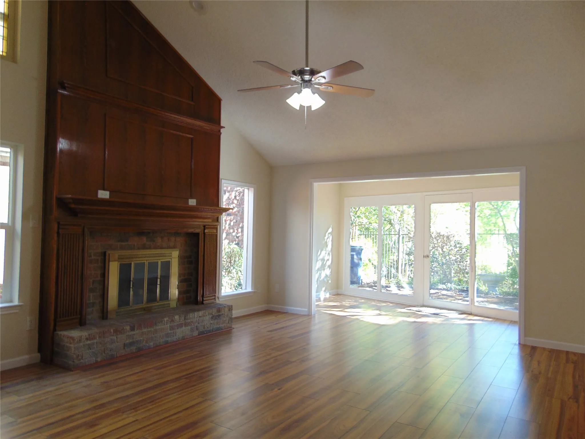 Single Family Residence For Sale in Dallas County , 3041 Waterfront Circle, Garland, Texas 75042, 3 Bedroom, 2 Bathroom, 2 Garage spaces, 1,998 Sqft, built in 1982, mls#21371457, Real Estate Agent in Garland, Homes For Sale in Dallas county, Homes For Sale in Garland, Realtor in Garland Texas, Real Estate Brokerage Independent Realty Texas, Luminita Cordes Realtor