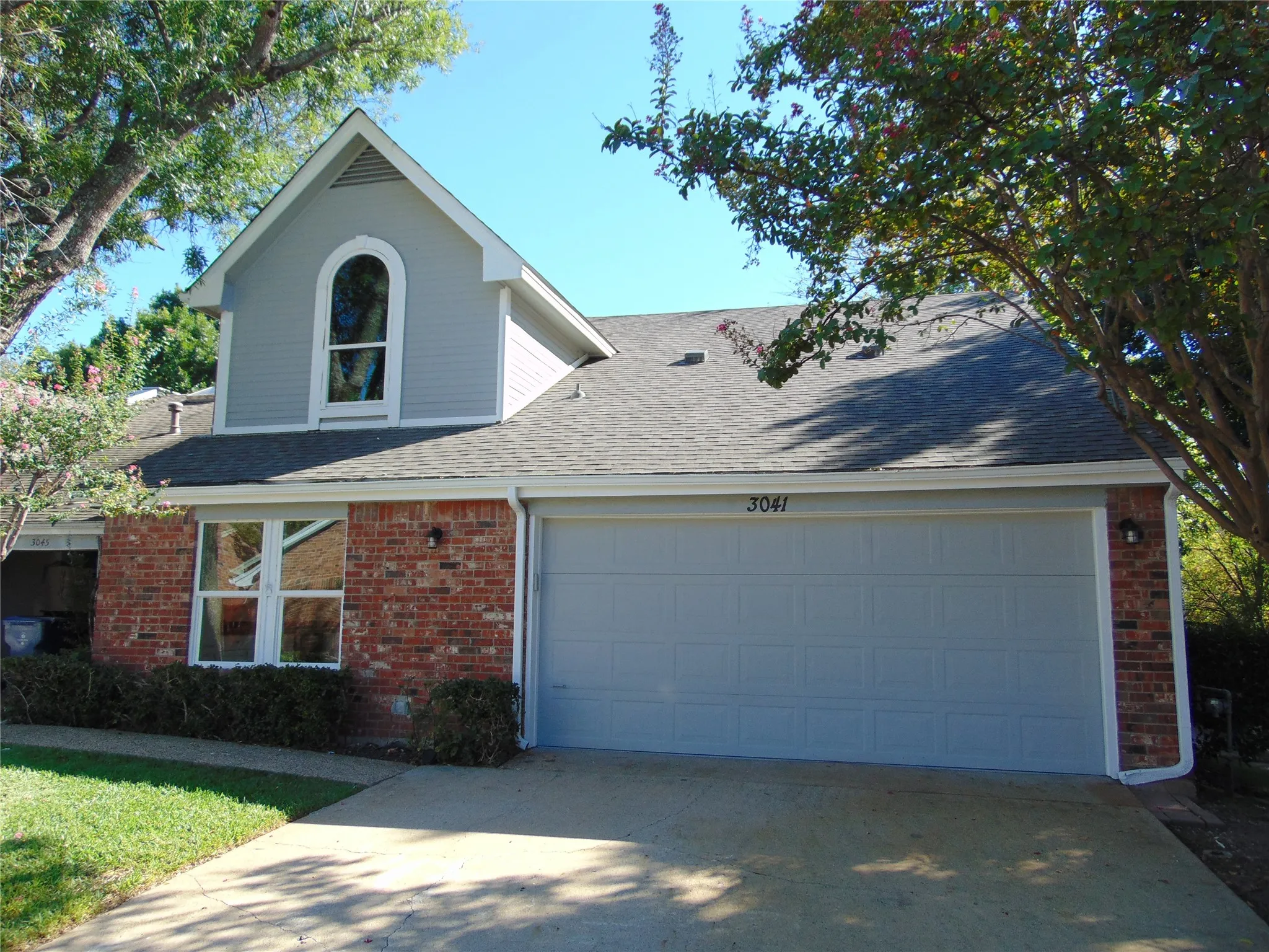 Single Family Residence For Sale in Dallas County , 3041 Waterfront Circle, Garland, Texas 75042, 3 Bedroom, 2 Bathroom, 2 Garage spaces, 1,998 Sqft, built in 1982, mls#21371457, Real Estate Agent in Garland, Homes For Sale in Dallas county, Homes For Sale in Garland, Realtor in Garland Texas, Real Estate Brokerage Independent Realty Texas, Luminita Cordes Realtor