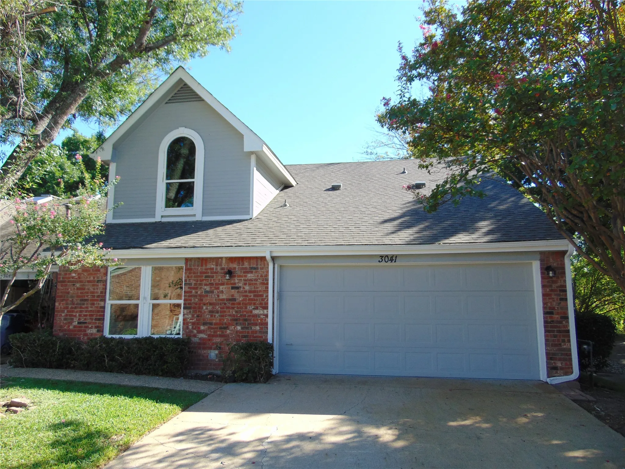 Single Family Residence For Sale in Dallas County , 3041 Waterfront Circle, Garland, Texas 75042, 3 Bedroom, 2 Bathroom, 2 Garage spaces, 1,998 Sqft, built in 1982, mls#21371457, Real Estate Agent in Garland, Homes For Sale in Dallas county, Homes For Sale in Garland, Realtor in Garland Texas, Real Estate Brokerage Independent Realty Texas, Luminita Cordes Realtor