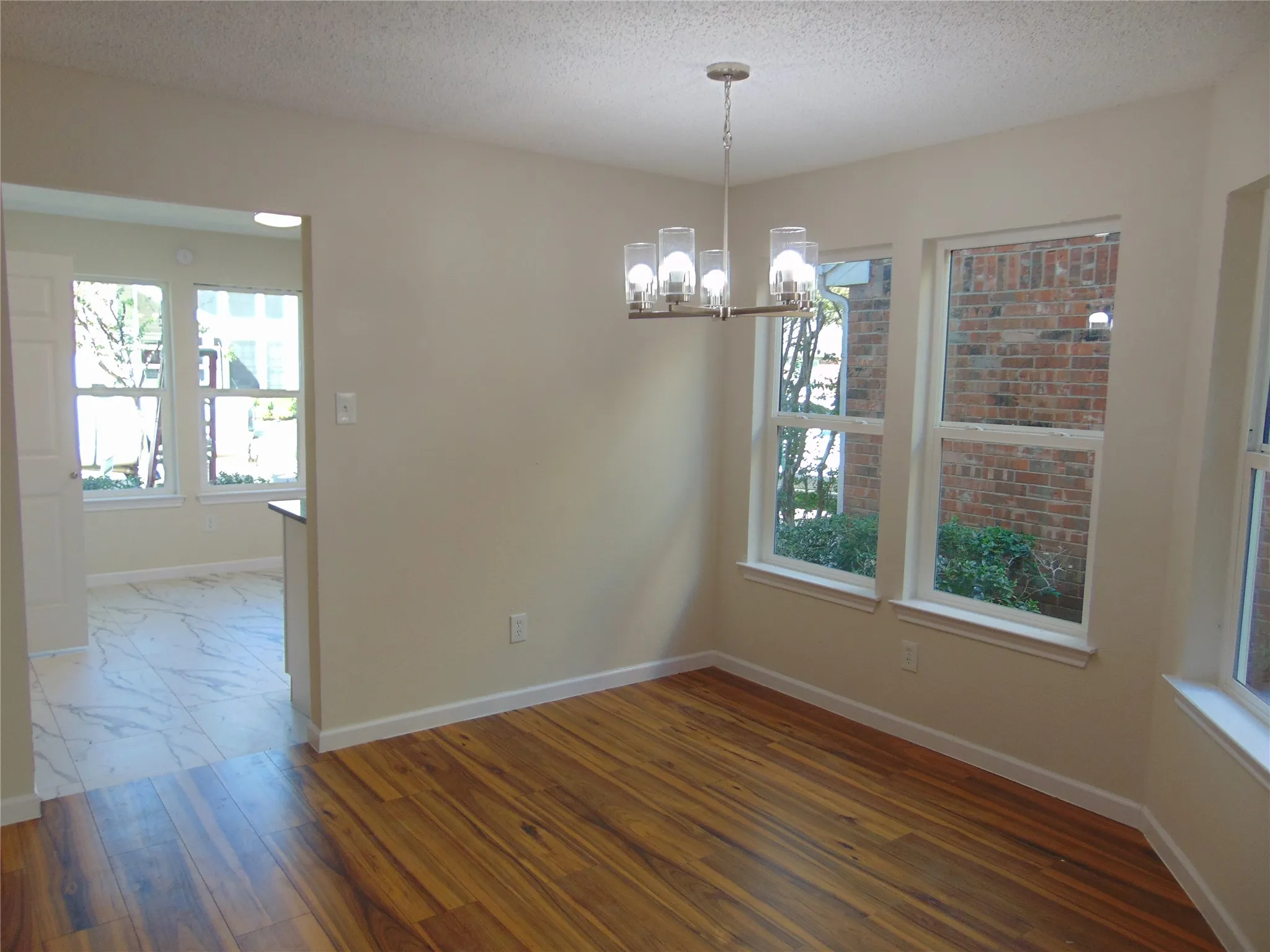 Single Family Residence For Sale in Dallas County , 3041 Waterfront Circle, Garland, Texas 75042, 3 Bedroom, 2 Bathroom, 2 Garage spaces, 1,998 Sqft, built in 1982, mls#21371457, Real Estate Agent in Garland, Homes For Sale in Dallas county, Homes For Sale in Garland, Realtor in Garland Texas, Real Estate Brokerage Independent Realty Texas, Luminita Cordes Realtor