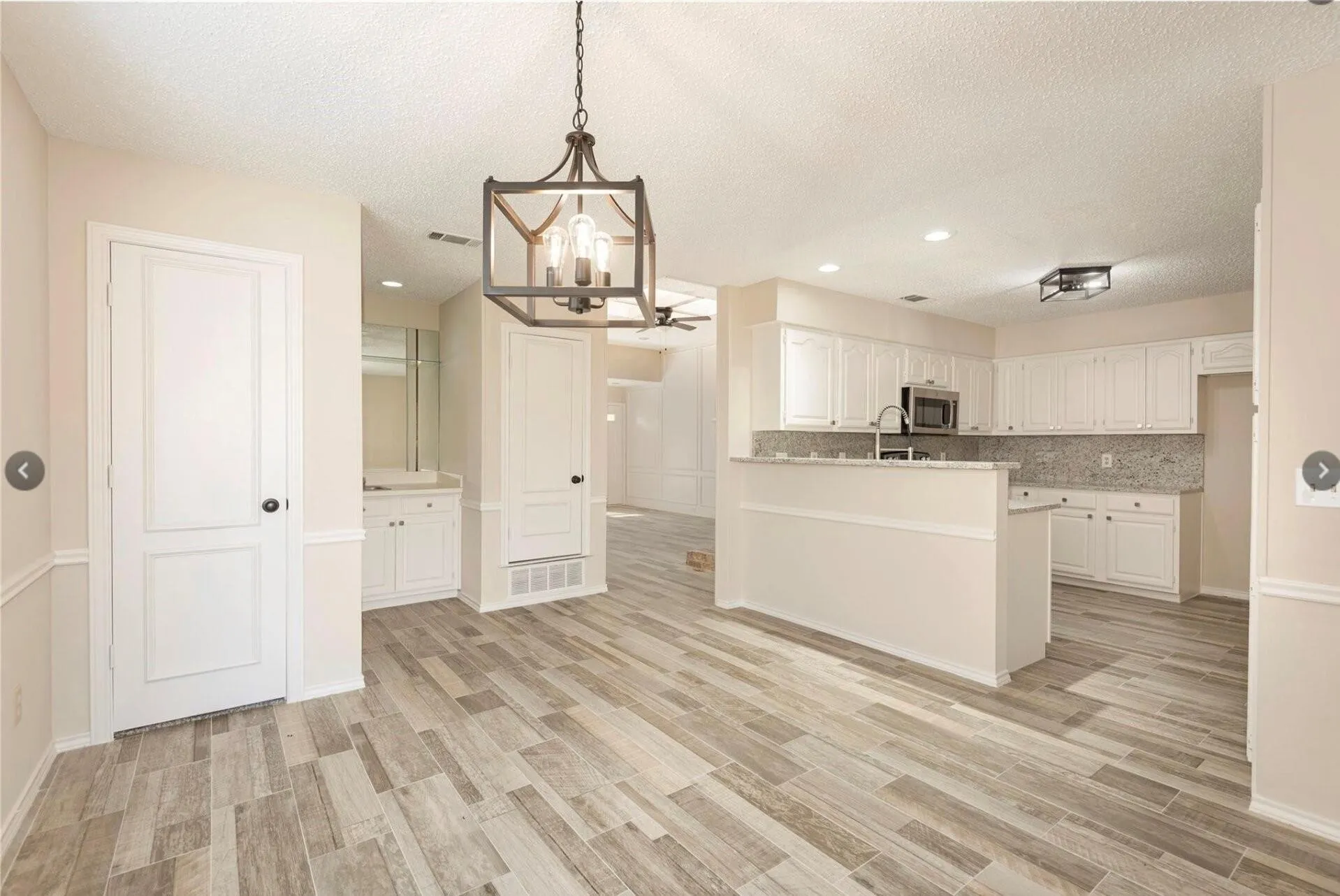 Townhouse For Rent in Collin County , 3600 Hilltop Lane, Plano, Texas 75023, 2 Bedroom, 2 Bathroom, 2 Garage spaces, 1,535 Sqft, built in 1985, mls#21405153, Real Estate Agent in Plano, Homes For Rent in Collin county, Homes For Rent in Plano, Realtor in Plano Texas, Real Estate Brokerage Independent Realty Texas, Luminita Cordes Realtor