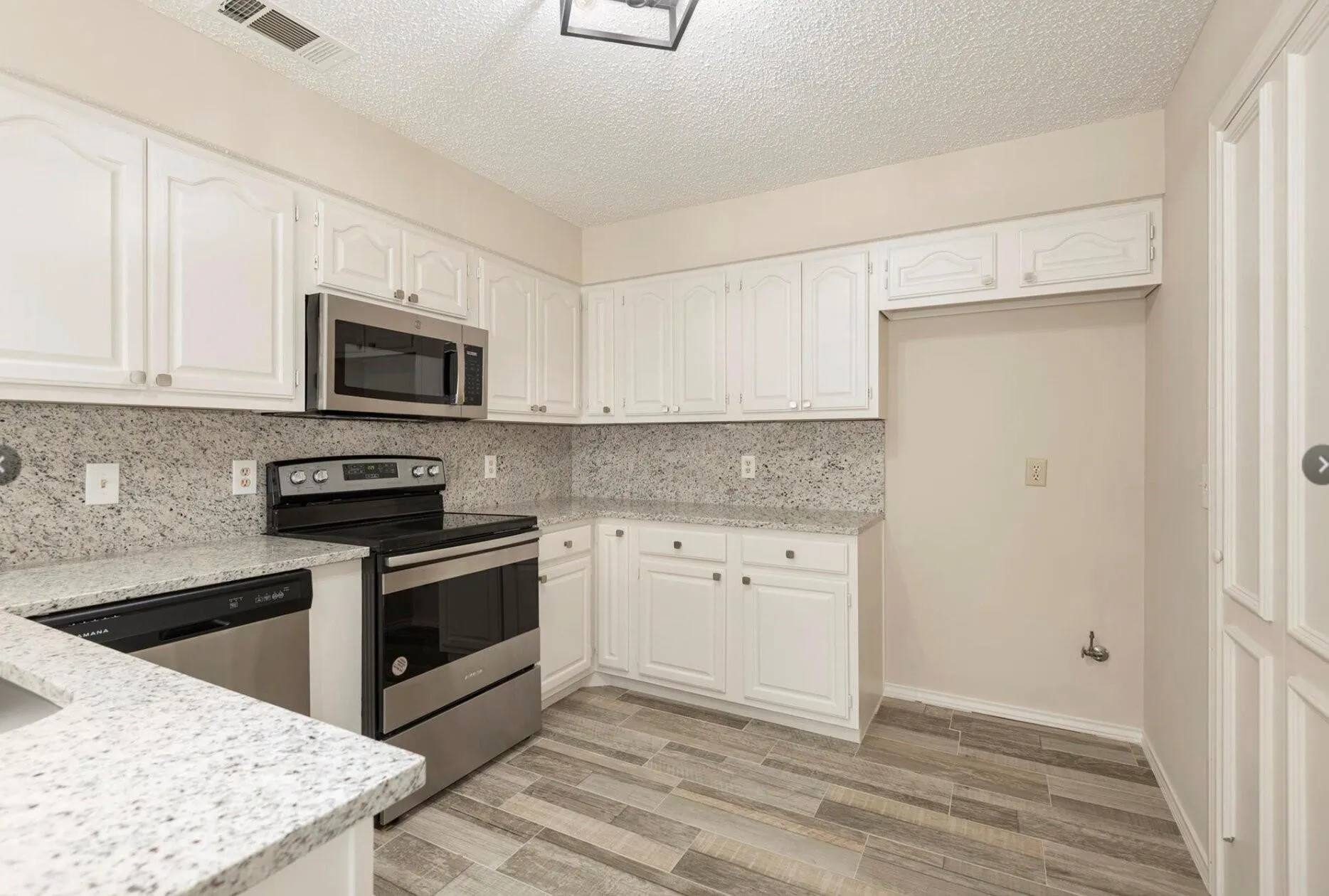 Townhouse For Rent in Collin County , 3600 Hilltop Lane, Plano, Texas 75023, 2 Bedroom, 2 Bathroom, 2 Garage spaces, 1,535 Sqft, built in 1985, mls#21405153, Real Estate Agent in Plano, Homes For Rent in Collin county, Homes For Rent in Plano, Realtor in Plano Texas, Real Estate Brokerage Independent Realty Texas, Luminita Cordes Realtor