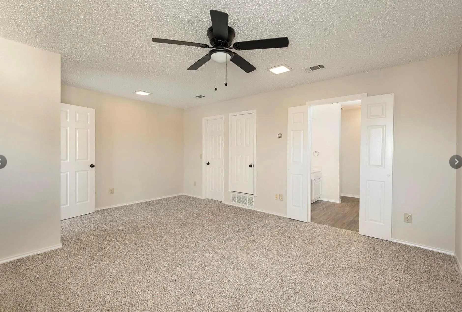Townhouse For Rent in Collin County , 3600 Hilltop Lane, Plano, Texas 75023, 2 Bedroom, 2 Bathroom, 2 Garage spaces, 1,535 Sqft, built in 1985, mls#21405153, Real Estate Agent in Plano, Homes For Rent in Collin county, Homes For Rent in Plano, Realtor in Plano Texas, Real Estate Brokerage Independent Realty Texas, Luminita Cordes Realtor