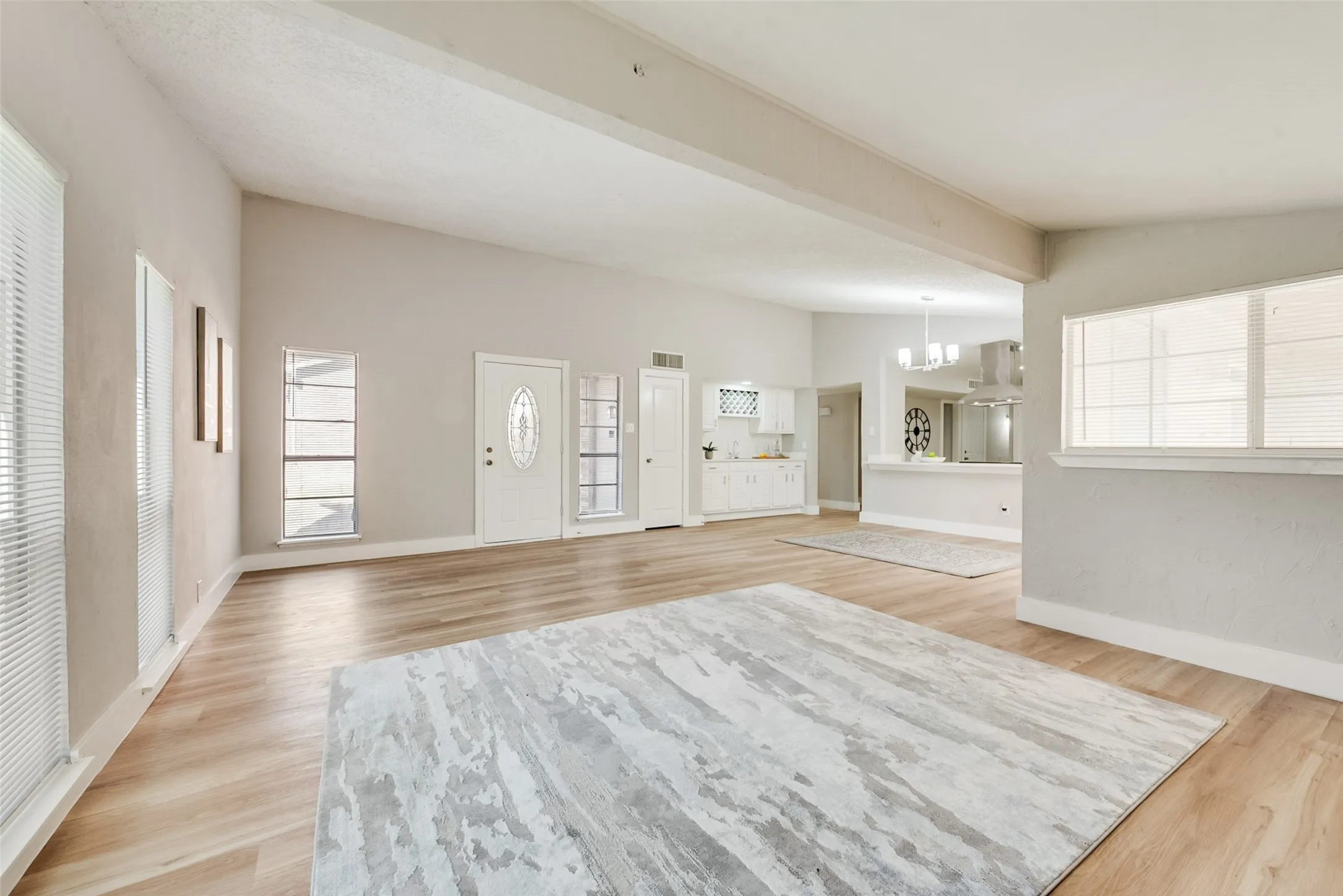 Single Family Residence For Sale in Dallas County , 3422 Knoll Point Drive, Garland, Texas 75043, 3 Bedroom, 2 Bathroom, 2 Garage spaces, 1,744 Sqft, built in 1977, mls#21405183, Real Estate Agent in Garland, Homes For Sale in Dallas county, Homes For Sale in Garland, Realtor in Garland Texas, Real Estate Brokerage Independent Realty Texas, Luminita Cordes Realtor