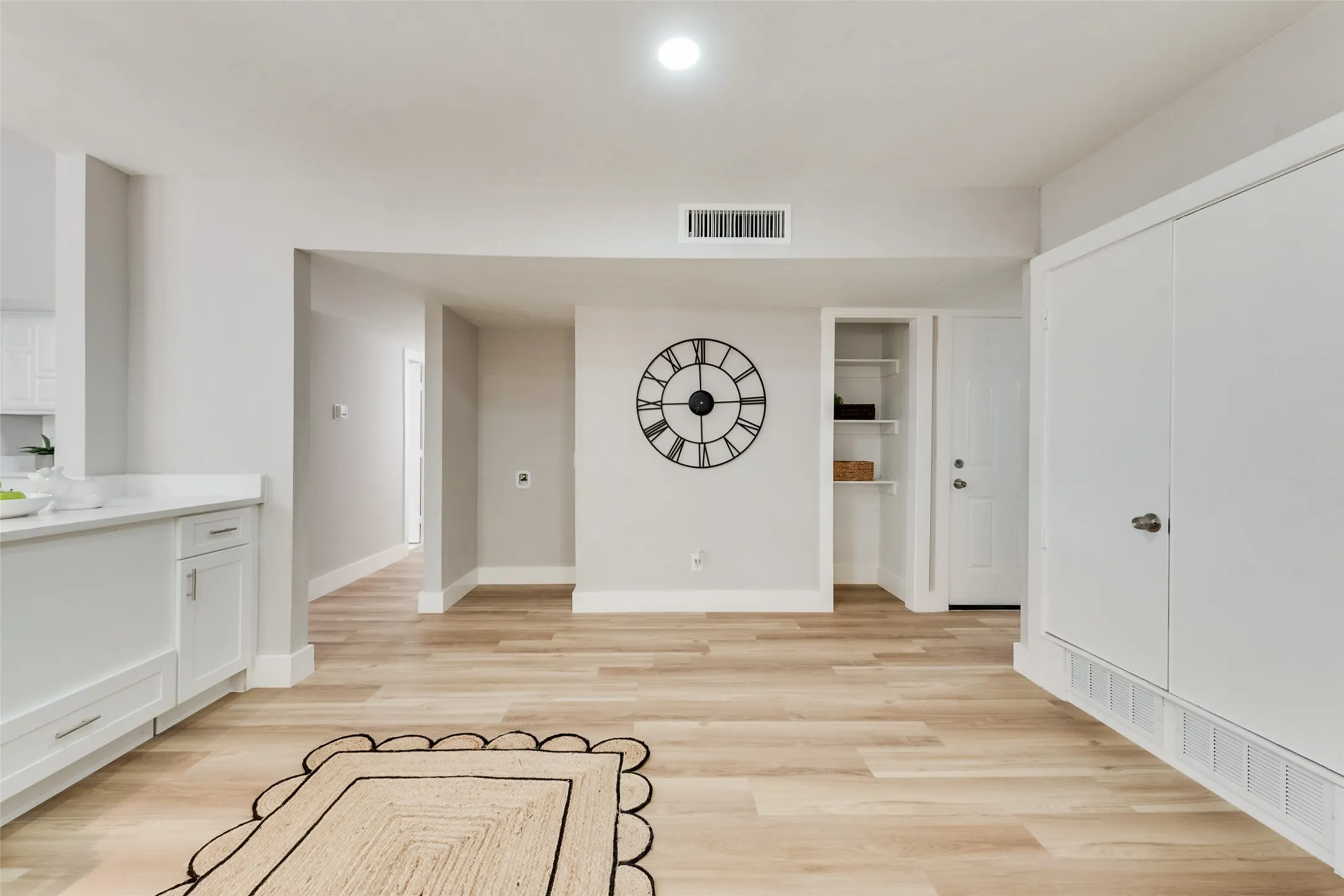 Single Family Residence For Sale in Dallas County , 3422 Knoll Point Drive, Garland, Texas 75043, 3 Bedroom, 2 Bathroom, 2 Garage spaces, 1,744 Sqft, built in 1977, mls#21405183, Real Estate Agent in Garland, Homes For Sale in Dallas county, Homes For Sale in Garland, Realtor in Garland Texas, Real Estate Brokerage Independent Realty Texas, Luminita Cordes Realtor