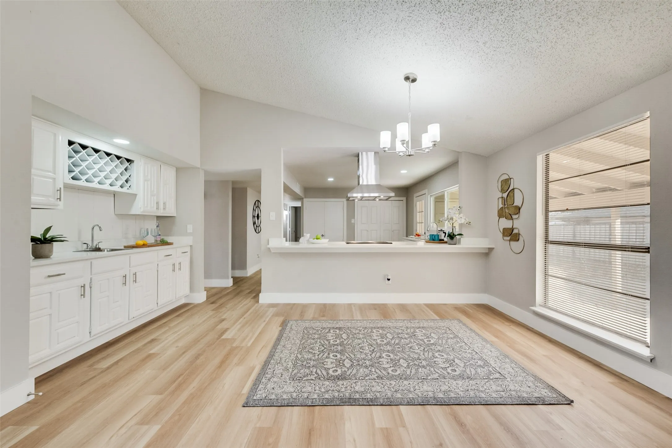Single Family Residence For Sale in Dallas County , 3422 Knoll Point Drive, Garland, Texas 75043, 3 Bedroom, 2 Bathroom, 2 Garage spaces, 1,744 Sqft, built in 1977, mls#21405183, Real Estate Agent in Garland, Homes For Sale in Dallas county, Homes For Sale in Garland, Realtor in Garland Texas, Real Estate Brokerage Independent Realty Texas, Luminita Cordes Realtor