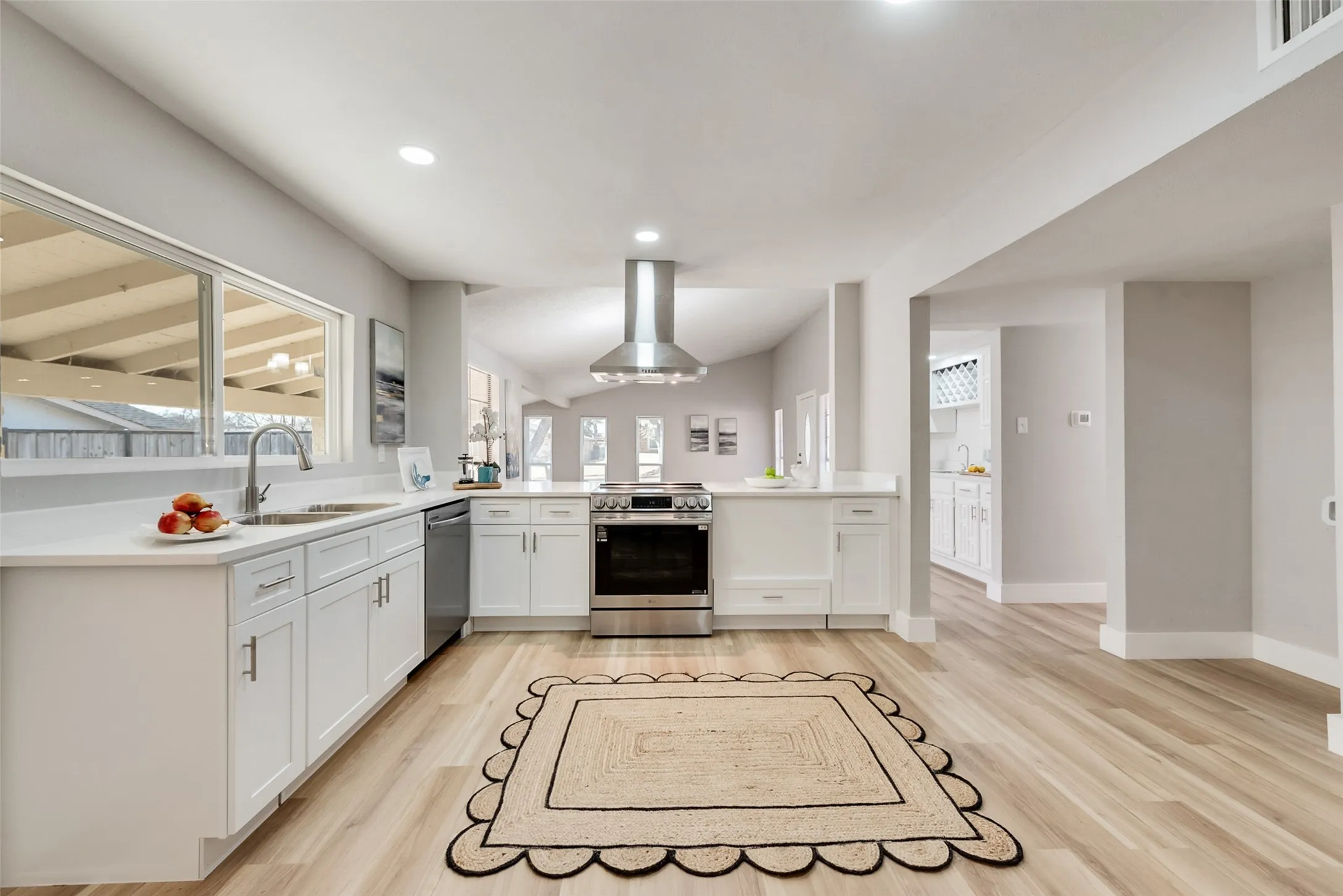 Single Family Residence For Sale in Dallas County , 3422 Knoll Point Drive, Garland, Texas 75043, 3 Bedroom, 2 Bathroom, 2 Garage spaces, 1,744 Sqft, built in 1977, mls#21405183, Real Estate Agent in Garland, Homes For Sale in Dallas county, Homes For Sale in Garland, Realtor in Garland Texas, Real Estate Brokerage Independent Realty Texas, Luminita Cordes Realtor