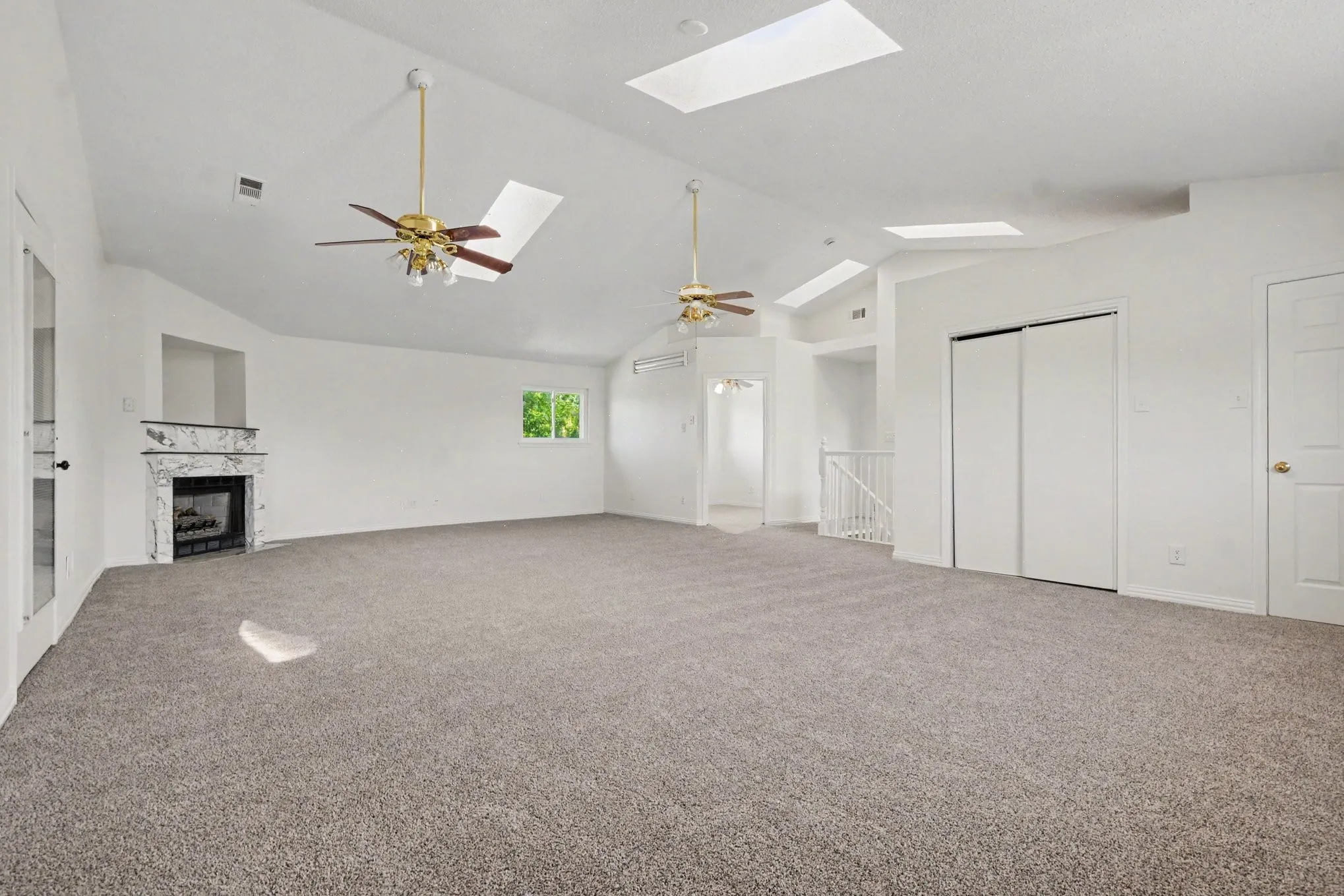 Single Family Residence For Sale in Dallas County , 1513 Cecil Ct, Carrollton, Texas 75006, 4 Bedroom, 3 Bathroom, 2 Garage spaces, 3,034 Sqft, built in 1973, mls#21403148, Real Estate Agent in Carrollton, Homes For Sale in Dallas county, Homes For Sale in Carrollton, Realtor in Carrollton Texas, Real Estate Brokerage Independent Realty Texas, Luminita Cordes Realtor