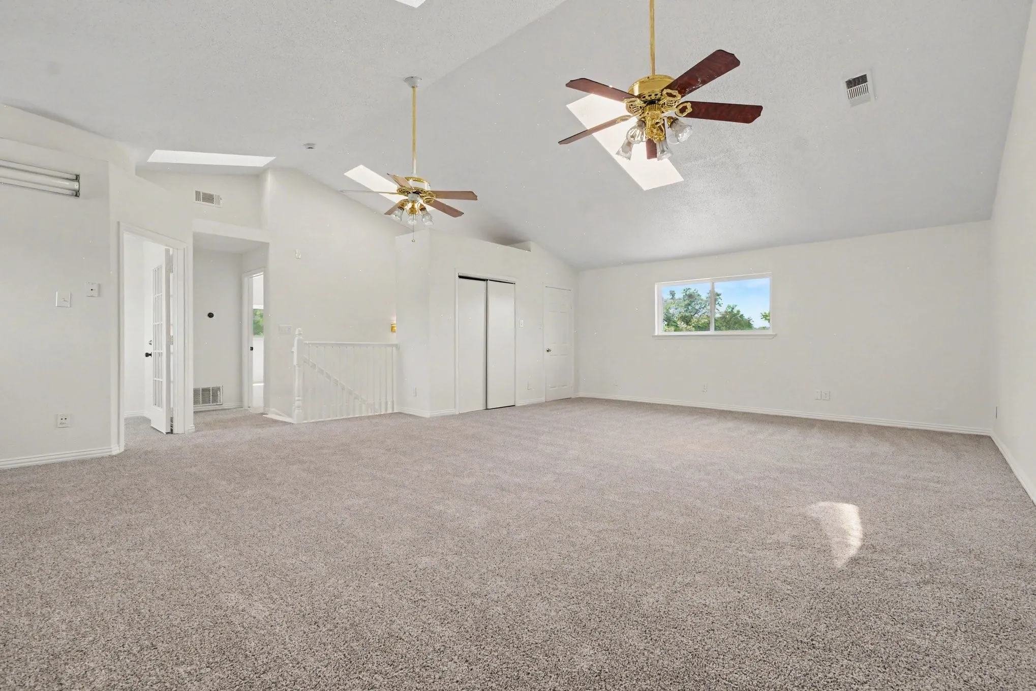 Single Family Residence For Sale in Dallas County , 1513 Cecil Ct, Carrollton, Texas 75006, 4 Bedroom, 3 Bathroom, 2 Garage spaces, 3,034 Sqft, built in 1973, mls#21403148, Real Estate Agent in Carrollton, Homes For Sale in Dallas county, Homes For Sale in Carrollton, Realtor in Carrollton Texas, Real Estate Brokerage Independent Realty Texas, Luminita Cordes Realtor