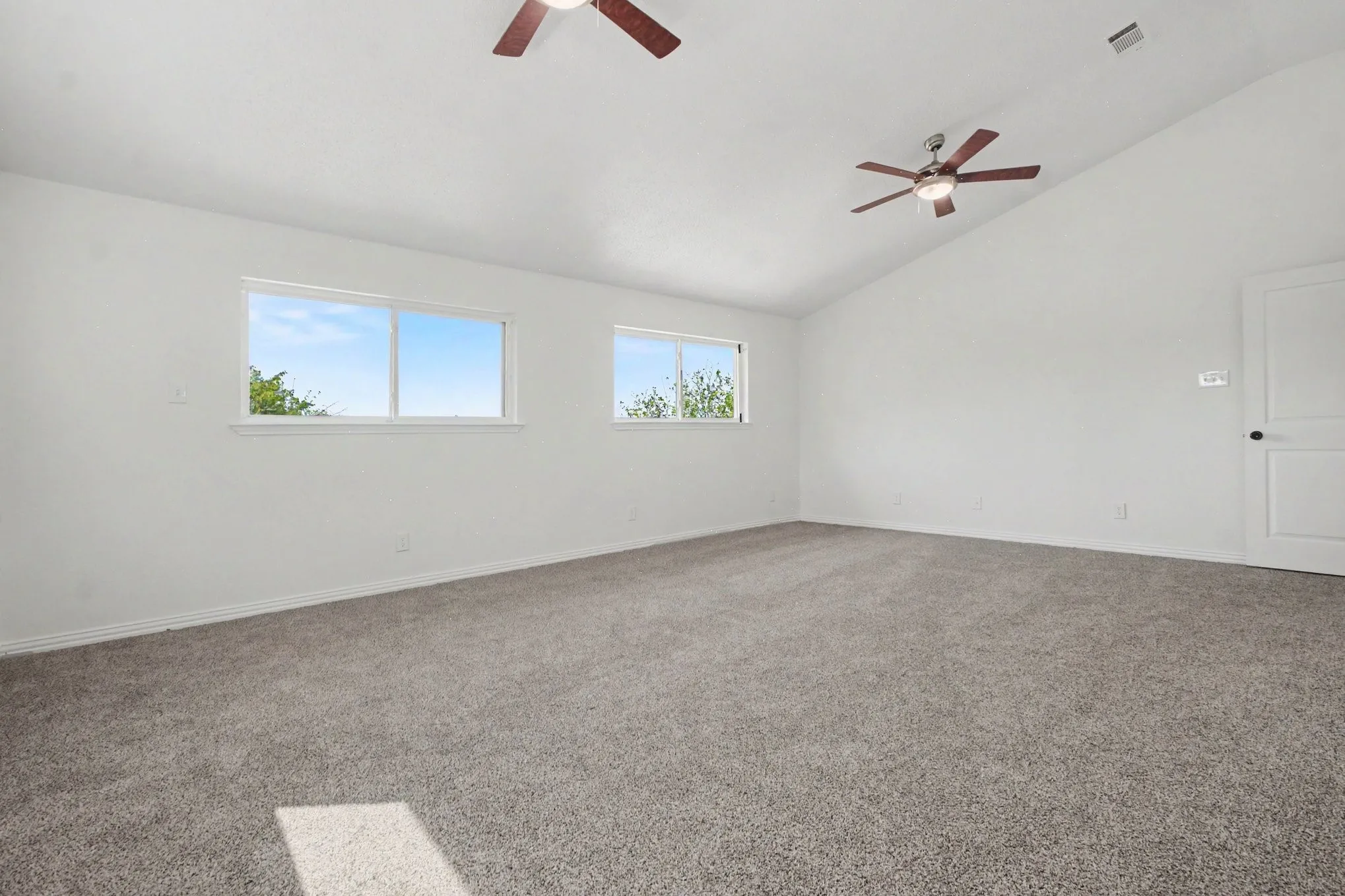 Single Family Residence For Sale in Dallas County , 1513 Cecil Ct, Carrollton, Texas 75006, 4 Bedroom, 3 Bathroom, 2 Garage spaces, 3,034 Sqft, built in 1973, mls#21403148, Real Estate Agent in Carrollton, Homes For Sale in Dallas county, Homes For Sale in Carrollton, Realtor in Carrollton Texas, Real Estate Brokerage Independent Realty Texas, Luminita Cordes Realtor