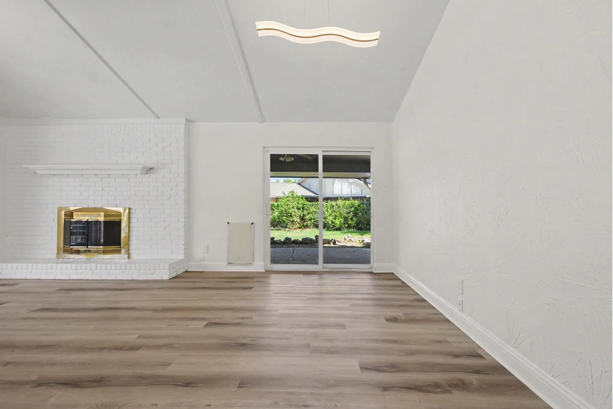 Single Family Residence For Sale in Dallas County , 1513 Cecil Ct, Carrollton, Texas 75006, 4 Bedroom, 3 Bathroom, 2 Garage spaces, 3,034 Sqft, built in 1973, mls#21403148, Real Estate Agent in Carrollton, Homes For Sale in Dallas county, Homes For Sale in Carrollton, Realtor in Carrollton Texas, Real Estate Brokerage Independent Realty Texas, Luminita Cordes Realtor