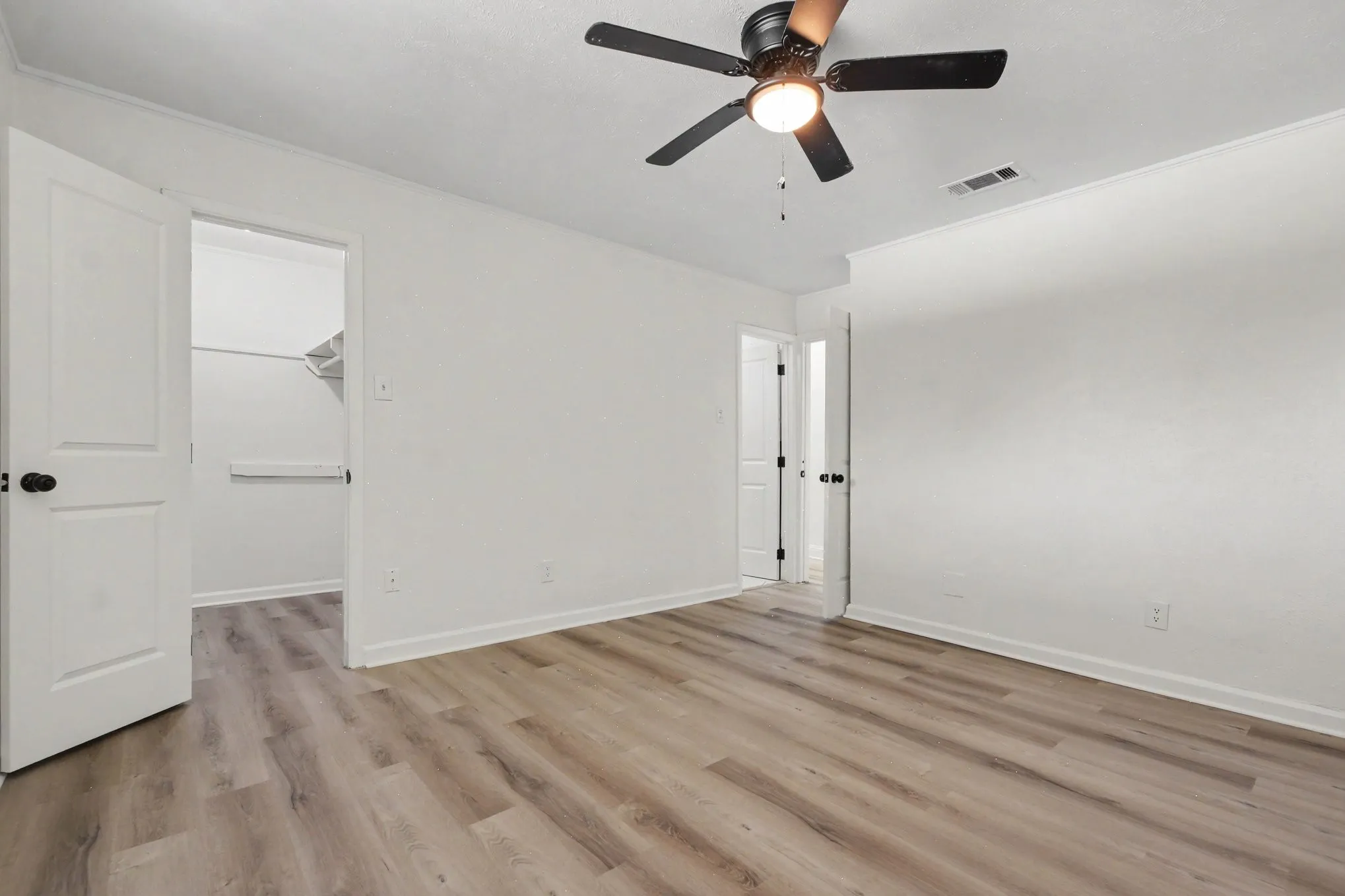 Single Family Residence For Sale in Dallas County , 1513 Cecil Ct, Carrollton, Texas 75006, 4 Bedroom, 3 Bathroom, 2 Garage spaces, 3,034 Sqft, built in 1973, mls#21403148, Real Estate Agent in Carrollton, Homes For Sale in Dallas county, Homes For Sale in Carrollton, Realtor in Carrollton Texas, Real Estate Brokerage Independent Realty Texas, Luminita Cordes Realtor