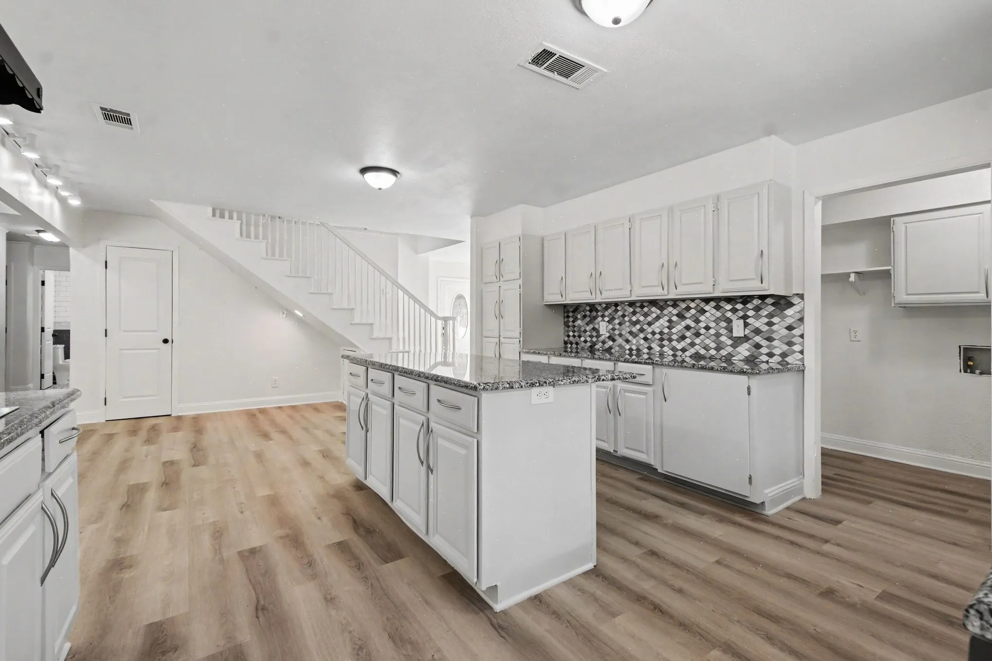 Single Family Residence For Sale in Dallas County , 1513 Cecil Ct, Carrollton, Texas 75006, 4 Bedroom, 3 Bathroom, 2 Garage spaces, 3,034 Sqft, built in 1973, mls#21403148, Real Estate Agent in Carrollton, Homes For Sale in Dallas county, Homes For Sale in Carrollton, Realtor in Carrollton Texas, Real Estate Brokerage Independent Realty Texas, Luminita Cordes Realtor