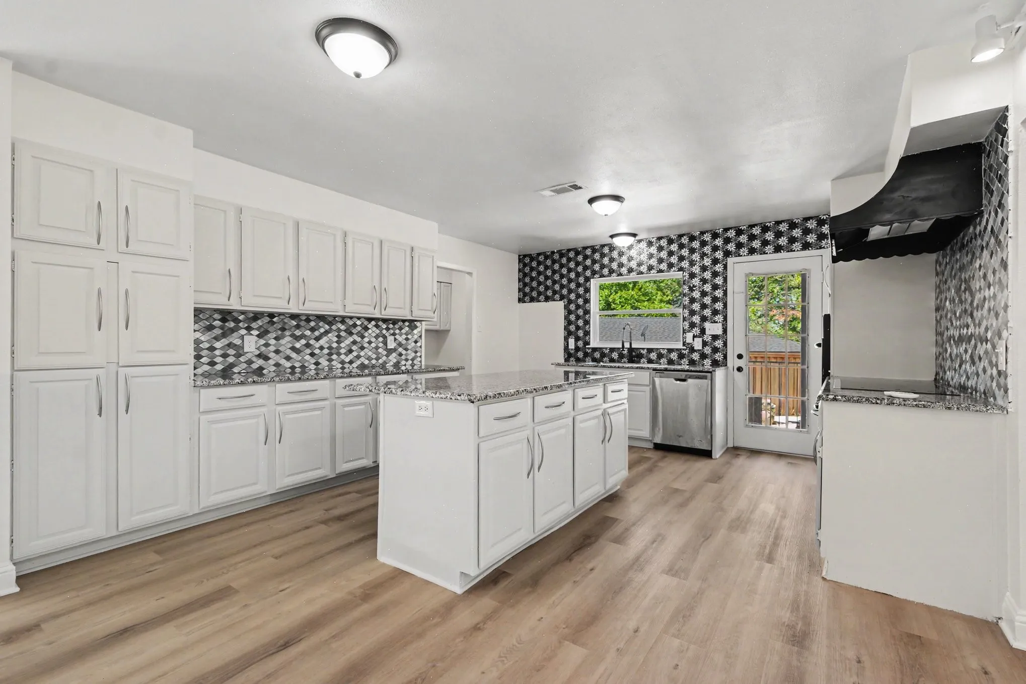 Single Family Residence For Sale in Dallas County , 1513 Cecil Ct, Carrollton, Texas 75006, 4 Bedroom, 3 Bathroom, 2 Garage spaces, 3,034 Sqft, built in 1973, mls#21403148, Real Estate Agent in Carrollton, Homes For Sale in Dallas county, Homes For Sale in Carrollton, Realtor in Carrollton Texas, Real Estate Brokerage Independent Realty Texas, Luminita Cordes Realtor