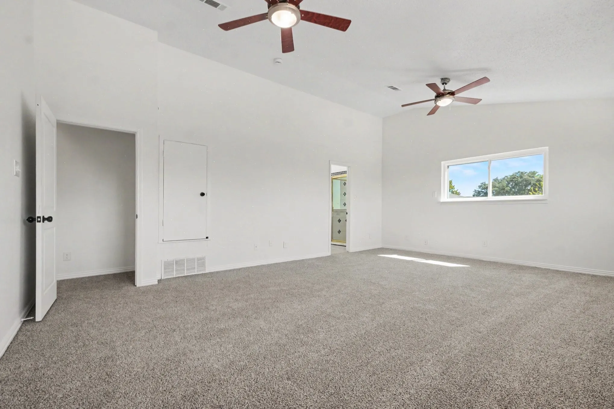 Single Family Residence For Sale in Dallas County , 1513 Cecil Ct, Carrollton, Texas 75006, 4 Bedroom, 3 Bathroom, 2 Garage spaces, 3,034 Sqft, built in 1973, mls#21403148, Real Estate Agent in Carrollton, Homes For Sale in Dallas county, Homes For Sale in Carrollton, Realtor in Carrollton Texas, Real Estate Brokerage Independent Realty Texas, Luminita Cordes Realtor