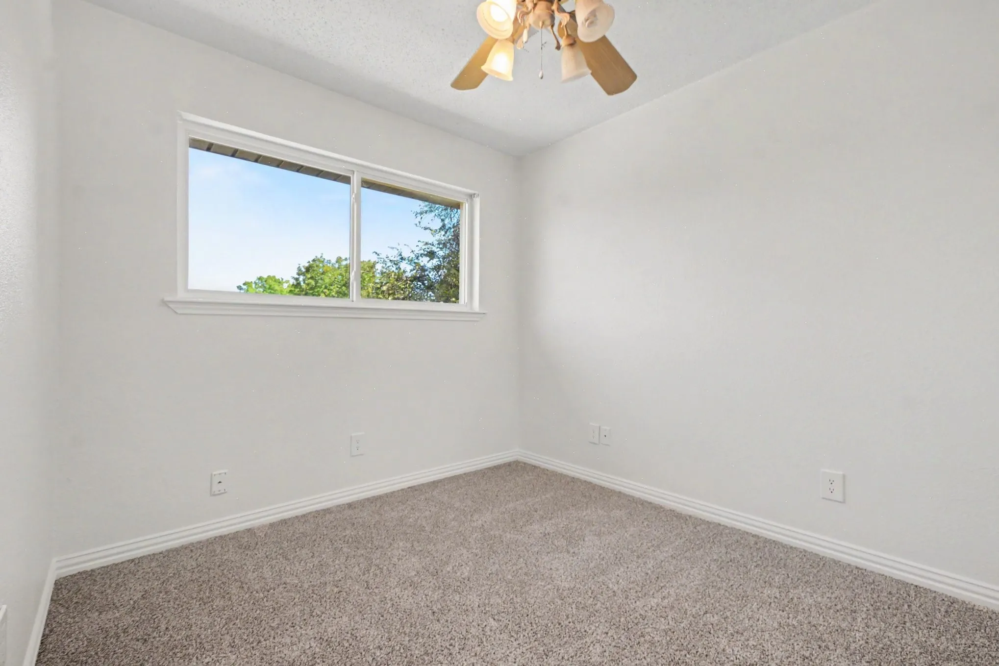 Single Family Residence For Sale in Dallas County , 1513 Cecil Ct, Carrollton, Texas 75006, 4 Bedroom, 3 Bathroom, 2 Garage spaces, 3,034 Sqft, built in 1973, mls#21403148, Real Estate Agent in Carrollton, Homes For Sale in Dallas county, Homes For Sale in Carrollton, Realtor in Carrollton Texas, Real Estate Brokerage Independent Realty Texas, Luminita Cordes Realtor