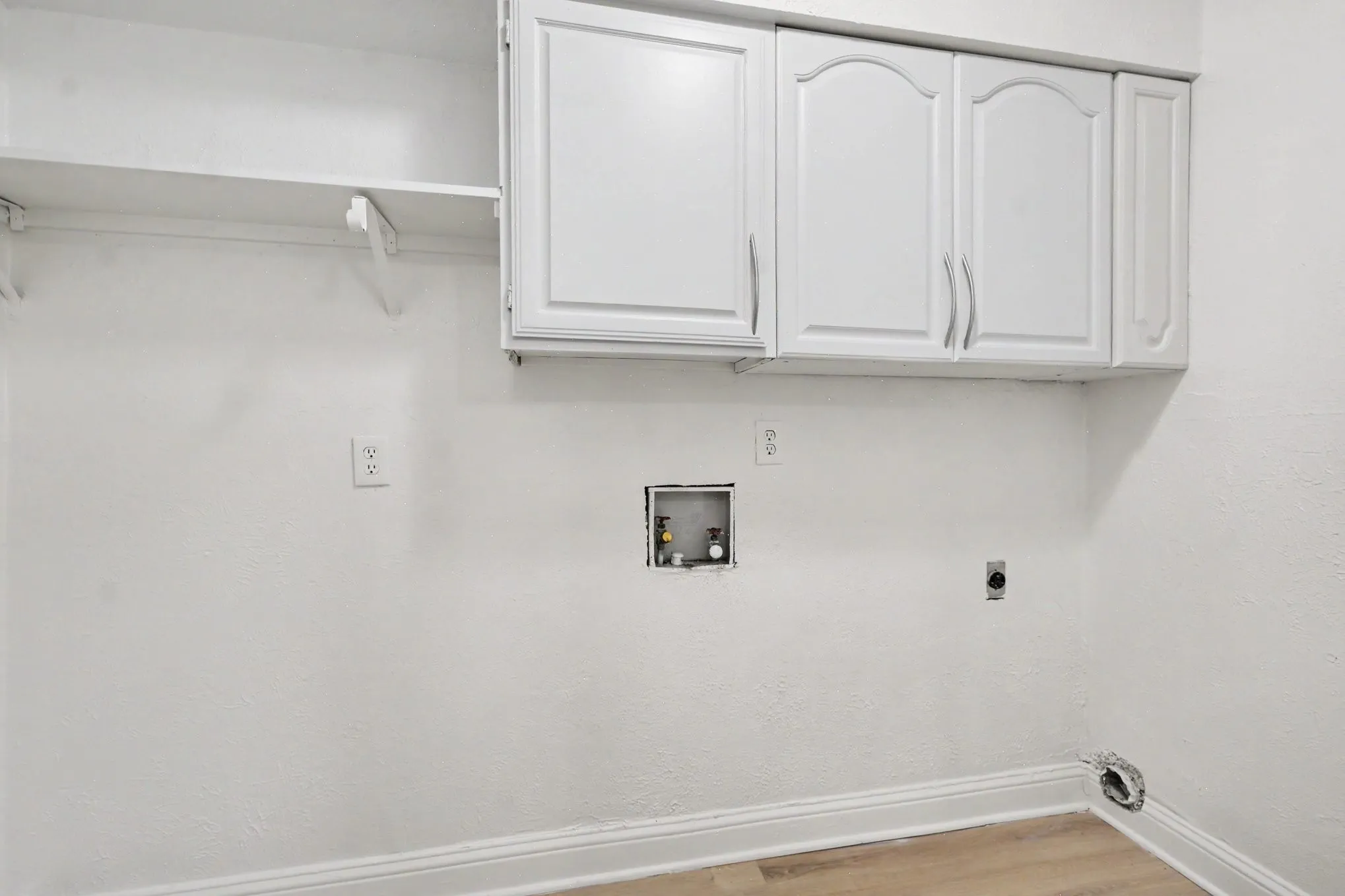 Single Family Residence For Sale in Dallas County , 1513 Cecil Ct, Carrollton, Texas 75006, 4 Bedroom, 3 Bathroom, 2 Garage spaces, 3,034 Sqft, built in 1973, mls#21403148, Real Estate Agent in Carrollton, Homes For Sale in Dallas county, Homes For Sale in Carrollton, Realtor in Carrollton Texas, Real Estate Brokerage Independent Realty Texas, Luminita Cordes Realtor