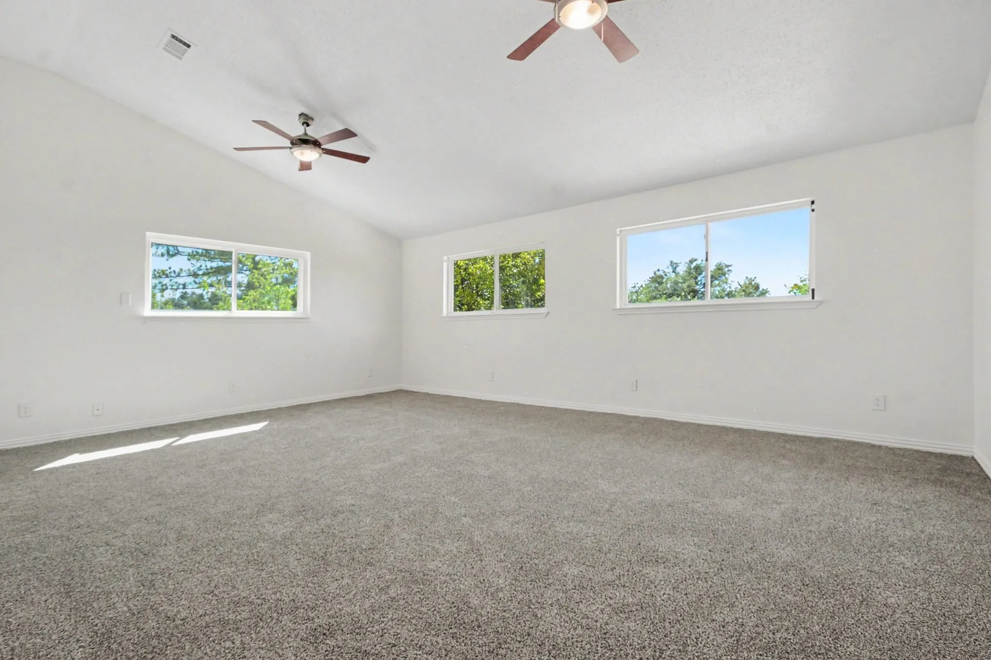 Single Family Residence For Sale in Dallas County , 1513 Cecil Ct, Carrollton, Texas 75006, 4 Bedroom, 3 Bathroom, 2 Garage spaces, 3,034 Sqft, built in 1973, mls#21403148, Real Estate Agent in Carrollton, Homes For Sale in Dallas county, Homes For Sale in Carrollton, Realtor in Carrollton Texas, Real Estate Brokerage Independent Realty Texas, Luminita Cordes Realtor