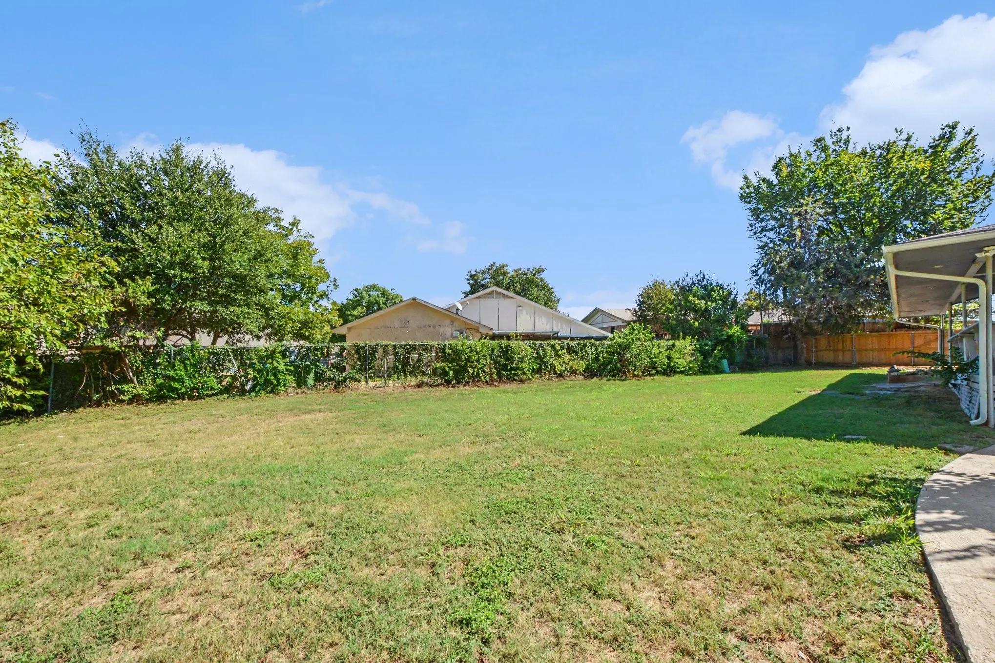 Single Family Residence For Sale in Dallas County , 1513 Cecil Ct, Carrollton, Texas 75006, 4 Bedroom, 3 Bathroom, 2 Garage spaces, 3,034 Sqft, built in 1973, mls#21403148, Real Estate Agent in Carrollton, Homes For Sale in Dallas county, Homes For Sale in Carrollton, Realtor in Carrollton Texas, Real Estate Brokerage Independent Realty Texas, Luminita Cordes Realtor