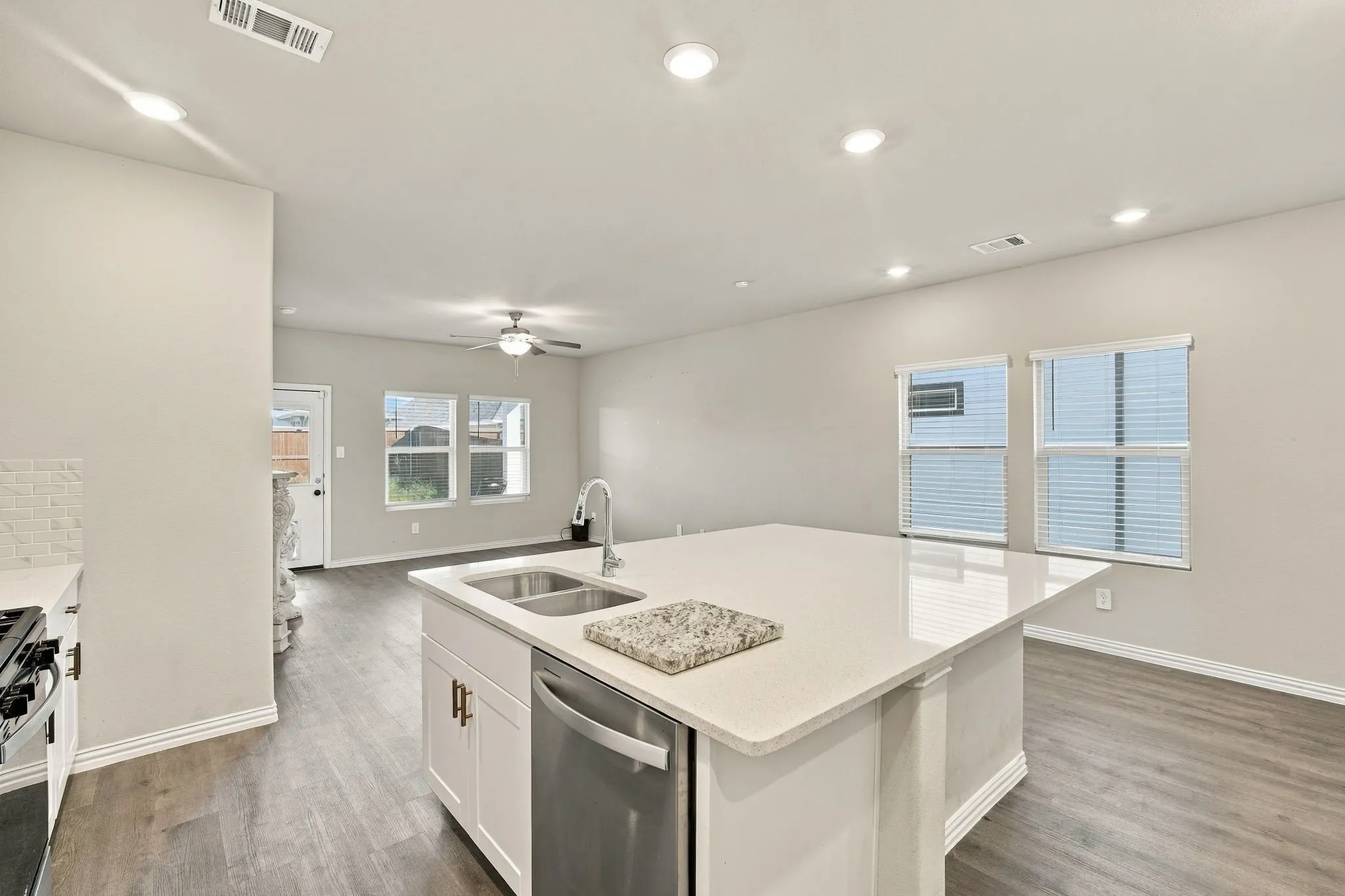 Single Family Residence For Sale in Collin County , 4010 Murvaul Drive, Farmersville, Texas 75442, 3 Bedroom, 2 Bathroom, 2 Garage spaces, 1,265 Sqft, built in 2024, mls#21396418, Real Estate Agent in Farmersville, Homes For Sale in Collin county, Homes For Sale in Farmersville, Realtor in Farmersville Texas, Real Estate Brokerage Independent Realty Texas, Luminita Cordes Realtor