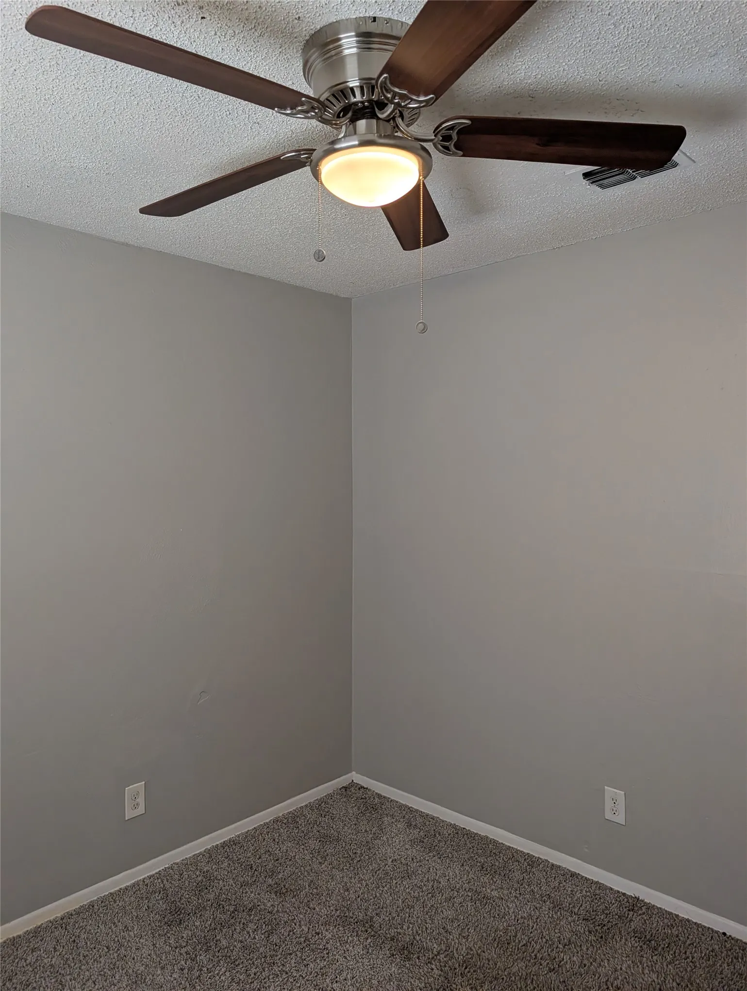 Single Family Residence For Rent in Tarrant County , 5124 Sears Drive, Fort Worth, Texas 76105, 3 Bedroom, 2 Bathroom, 2 Garage spaces, 1,030 Sqft, built in 1971, mls#21405186, Real Estate Agent in Fort Worth, Homes For Rent in Tarrant county, Homes For Rent in Fort Worth, Realtor in Fort Worth Texas, Real Estate Brokerage Independent Realty Texas, Luminita Cordes Realtor