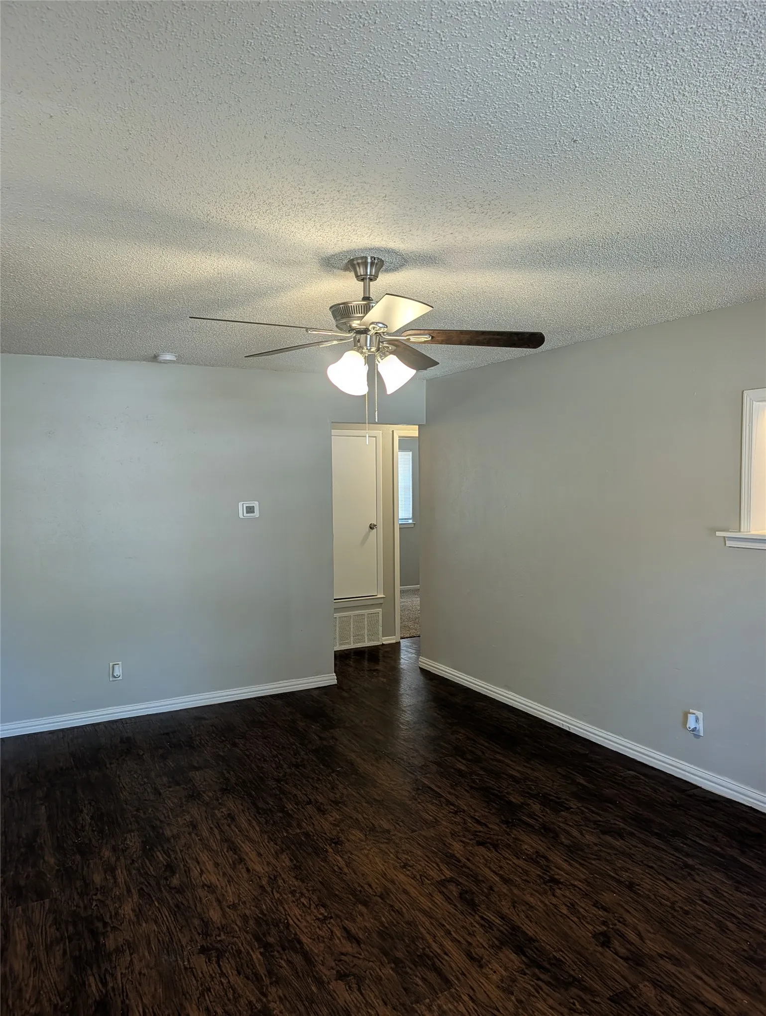 Single Family Residence For Rent in Tarrant County , 5124 Sears Drive, Fort Worth, Texas 76105, 3 Bedroom, 2 Bathroom, 2 Garage spaces, 1,030 Sqft, built in 1971, mls#21405186, Real Estate Agent in Fort Worth, Homes For Rent in Tarrant county, Homes For Rent in Fort Worth, Realtor in Fort Worth Texas, Real Estate Brokerage Independent Realty Texas, Luminita Cordes Realtor