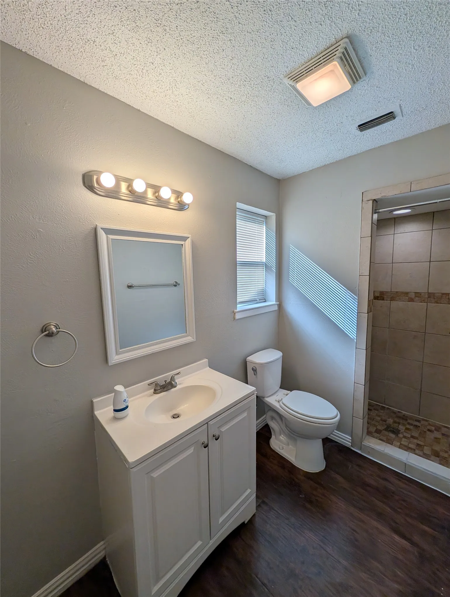 Single Family Residence For Rent in Tarrant County , 5124 Sears Drive, Fort Worth, Texas 76105, 3 Bedroom, 2 Bathroom, 2 Garage spaces, 1,030 Sqft, built in 1971, mls#21405186, Real Estate Agent in Fort Worth, Homes For Rent in Tarrant county, Homes For Rent in Fort Worth, Realtor in Fort Worth Texas, Real Estate Brokerage Independent Realty Texas, Luminita Cordes Realtor