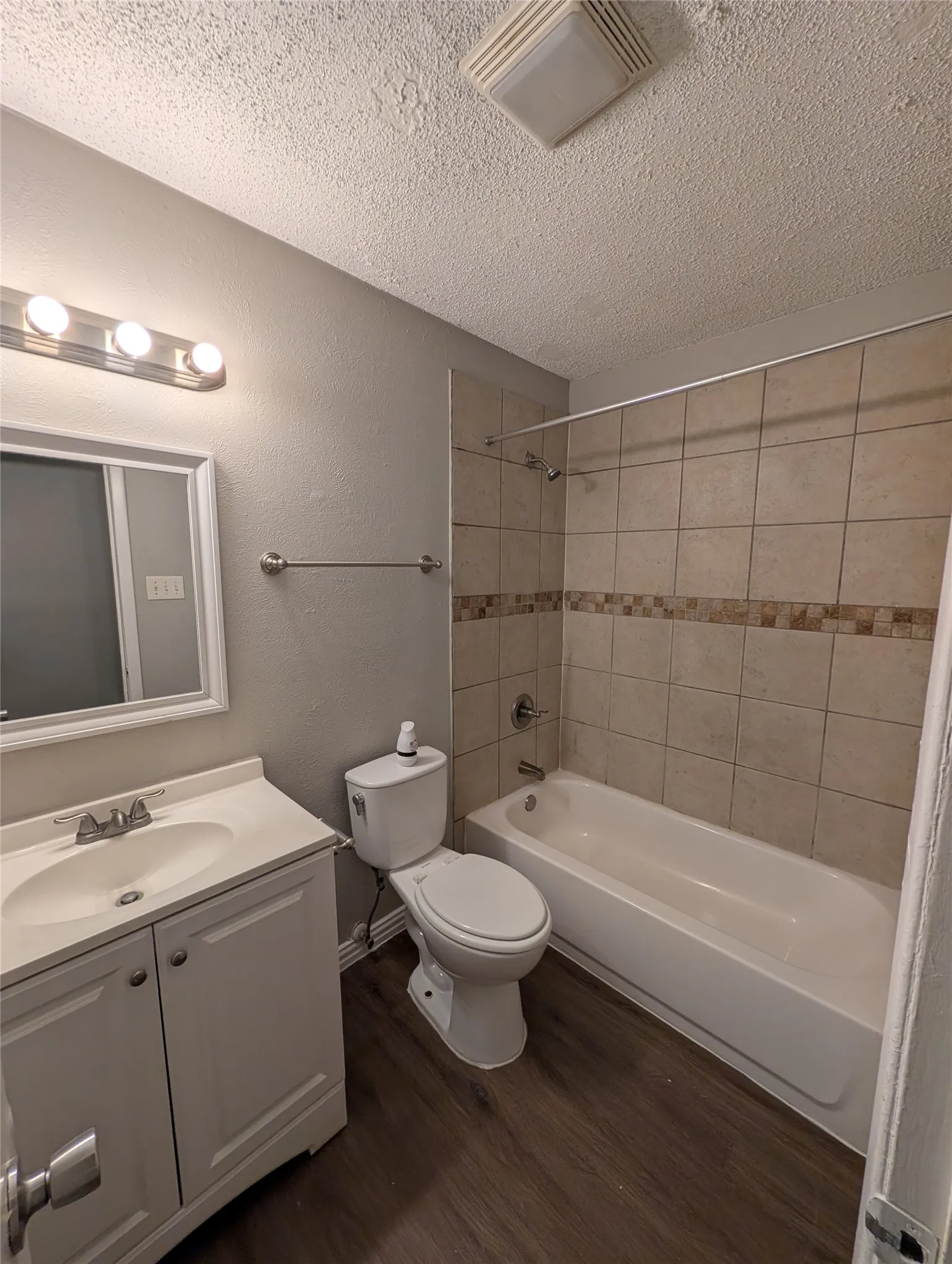 Single Family Residence For Rent in Tarrant County , 5124 Sears Drive, Fort Worth, Texas 76105, 3 Bedroom, 2 Bathroom, 2 Garage spaces, 1,030 Sqft, built in 1971, mls#21405186, Real Estate Agent in Fort Worth, Homes For Rent in Tarrant county, Homes For Rent in Fort Worth, Realtor in Fort Worth Texas, Real Estate Brokerage Independent Realty Texas, Luminita Cordes Realtor