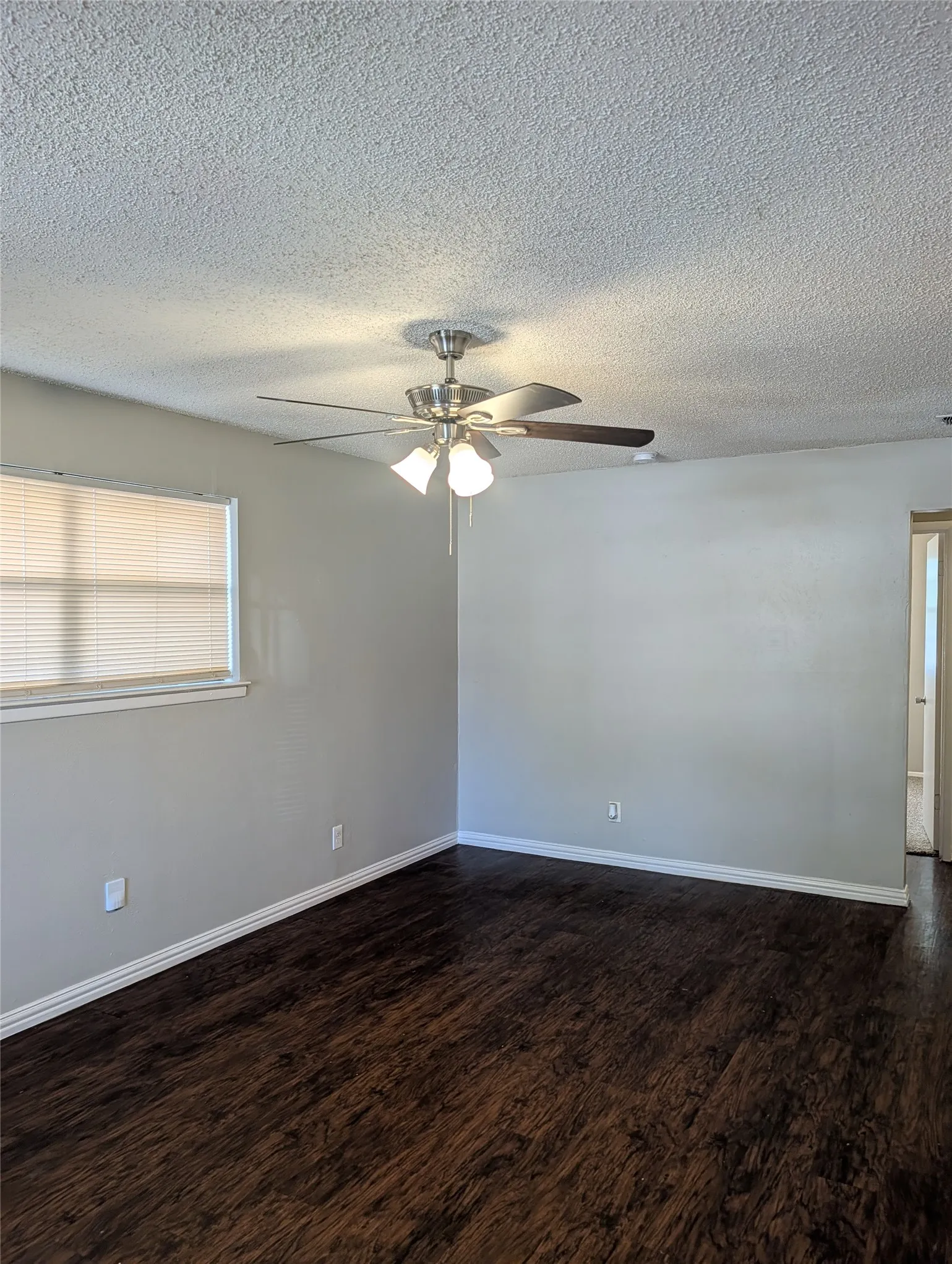 Single Family Residence For Rent in Tarrant County , 5124 Sears Drive, Fort Worth, Texas 76105, 3 Bedroom, 2 Bathroom, 2 Garage spaces, 1,030 Sqft, built in 1971, mls#21405186, Real Estate Agent in Fort Worth, Homes For Rent in Tarrant county, Homes For Rent in Fort Worth, Realtor in Fort Worth Texas, Real Estate Brokerage Independent Realty Texas, Luminita Cordes Realtor