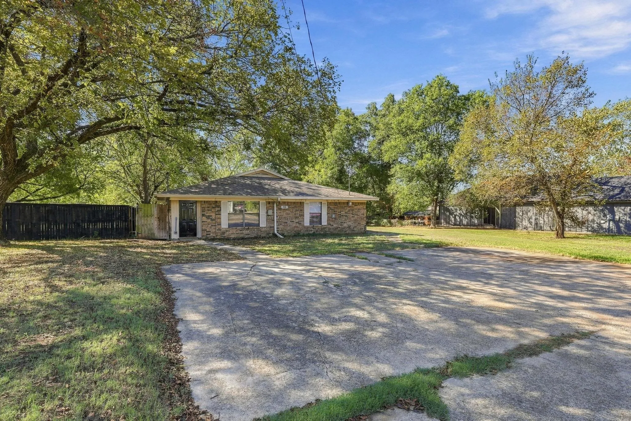 Duplex For Sale in Grayson County , 206 & 208 (202) Pecan Street, Collinsville, Texas 76233, 4 Bedroom, 2 Bathroom, Garage spaces, 0 Sqft, built in 1988, mls#21403862, Real Estate Agent in Collinsville, Homes For Sale in Grayson county, Homes For Sale in Collinsville, Realtor in Collinsville Texas, Real Estate Brokerage Independent Realty Texas, Luminita Cordes Realtor