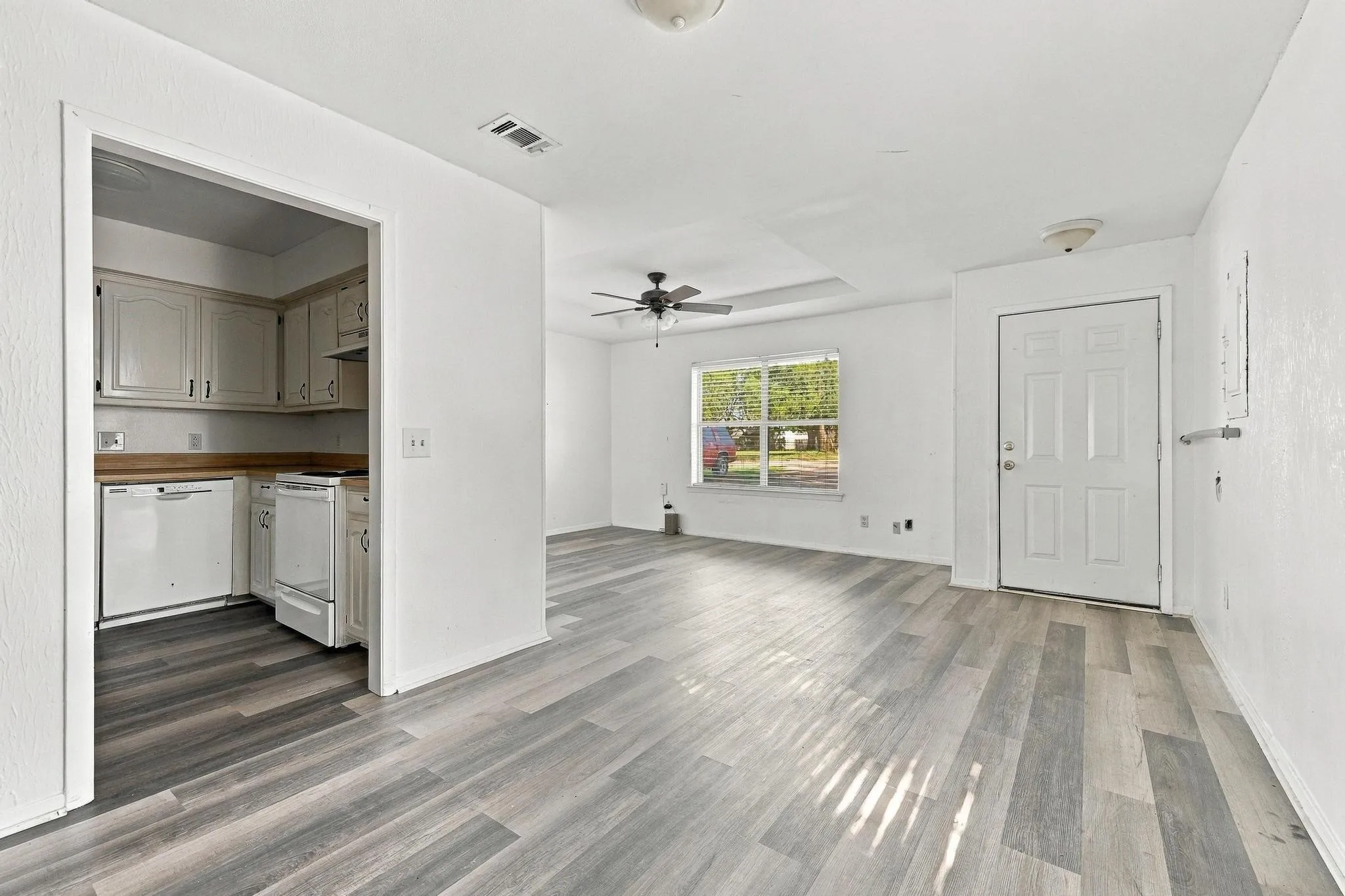 Duplex For Sale in Grayson County , 206 & 208 (202) Pecan Street, Collinsville, Texas 76233, 4 Bedroom, 2 Bathroom, Garage spaces, 0 Sqft, built in 1988, mls#21403862, Real Estate Agent in Collinsville, Homes For Sale in Grayson county, Homes For Sale in Collinsville, Realtor in Collinsville Texas, Real Estate Brokerage Independent Realty Texas, Luminita Cordes Realtor