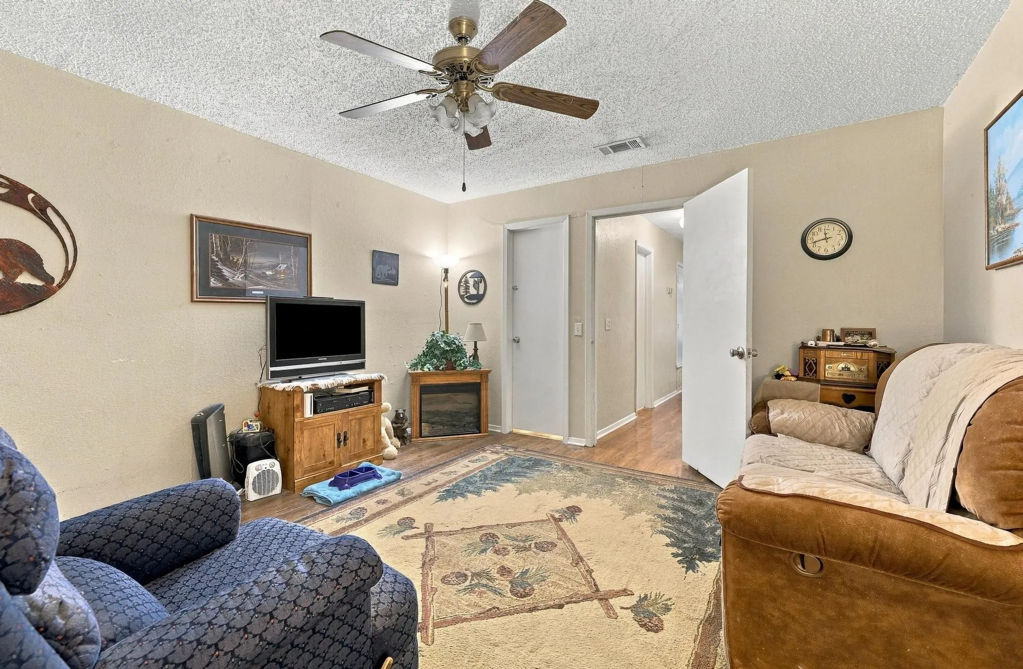 Duplex For Sale in Grayson County , 206 & 208 (202) Pecan Street, Collinsville, Texas 76233, 4 Bedroom, 2 Bathroom, Garage spaces, 0 Sqft, built in 1988, mls#21403862, Real Estate Agent in Collinsville, Homes For Sale in Grayson county, Homes For Sale in Collinsville, Realtor in Collinsville Texas, Real Estate Brokerage Independent Realty Texas, Luminita Cordes Realtor