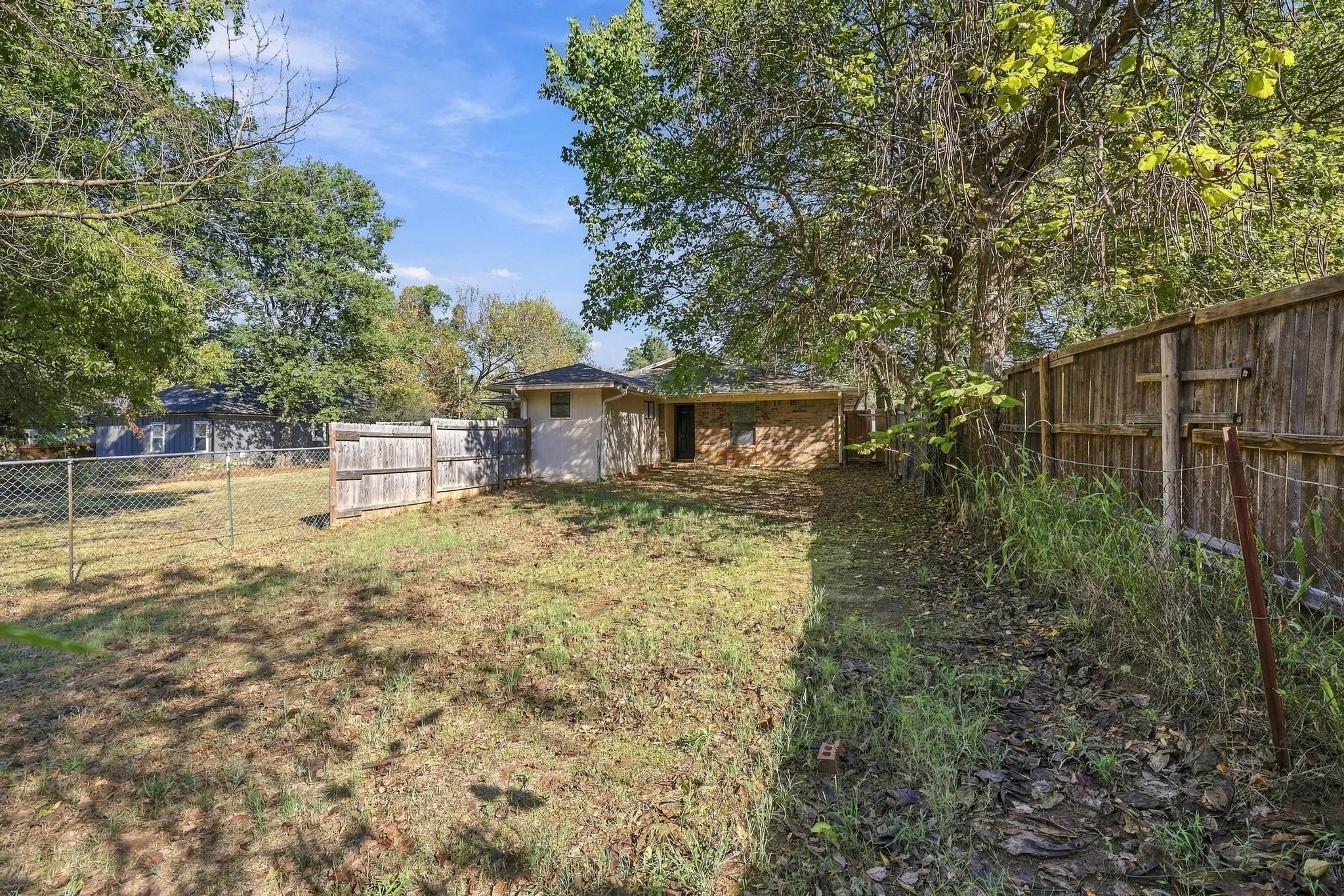 Duplex For Sale in Grayson County , 206 & 208 (202) Pecan Street, Collinsville, Texas 76233, 4 Bedroom, 2 Bathroom, Garage spaces, 0 Sqft, built in 1988, mls#21403862, Real Estate Agent in Collinsville, Homes For Sale in Grayson county, Homes For Sale in Collinsville, Realtor in Collinsville Texas, Real Estate Brokerage Independent Realty Texas, Luminita Cordes Realtor