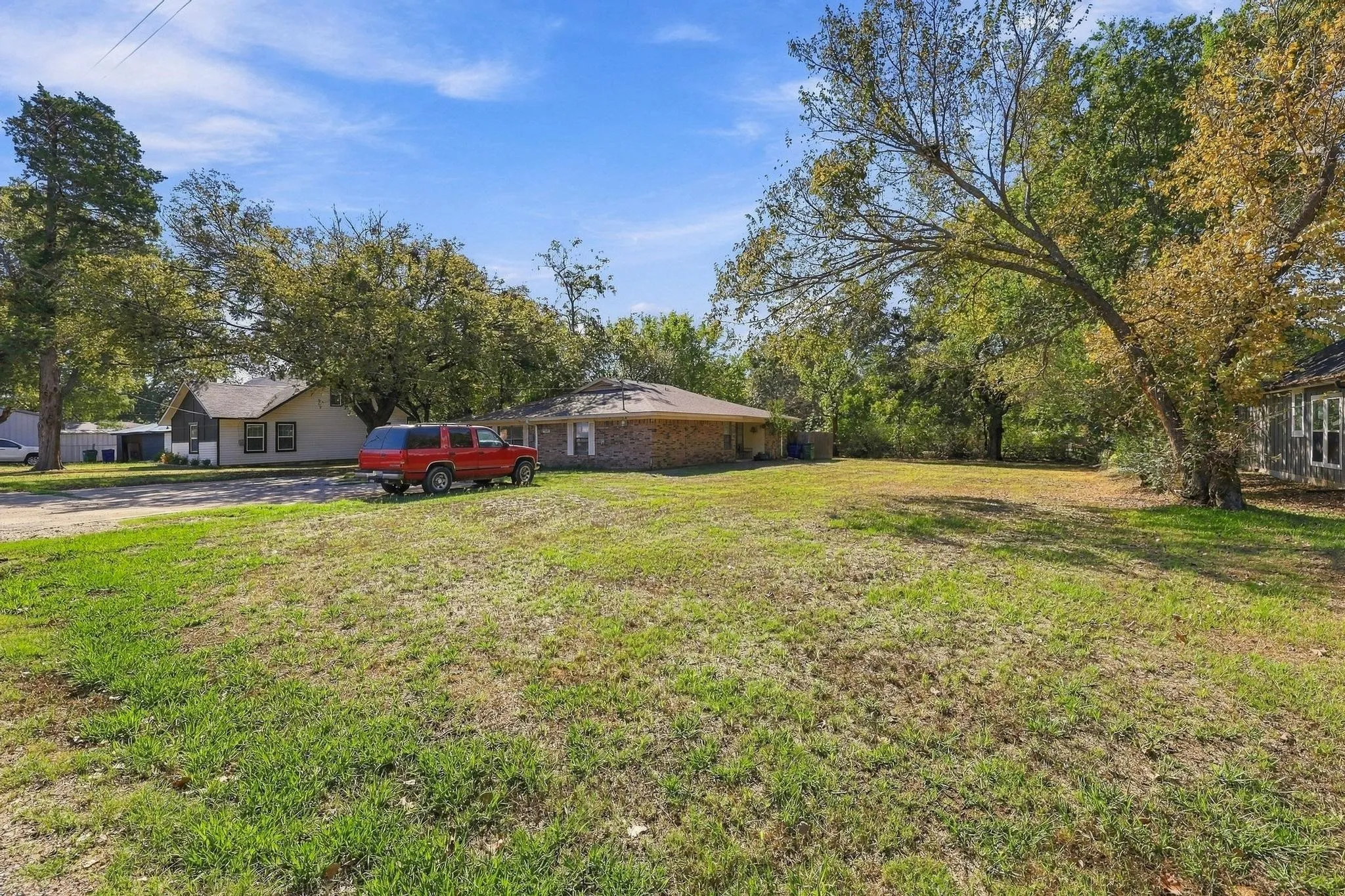 Duplex For Sale in Grayson County , 206 & 208 (202) Pecan Street, Collinsville, Texas 76233, 4 Bedroom, 2 Bathroom, Garage spaces, 0 Sqft, built in 1988, mls#21403862, Real Estate Agent in Collinsville, Homes For Sale in Grayson county, Homes For Sale in Collinsville, Realtor in Collinsville Texas, Real Estate Brokerage Independent Realty Texas, Luminita Cordes Realtor