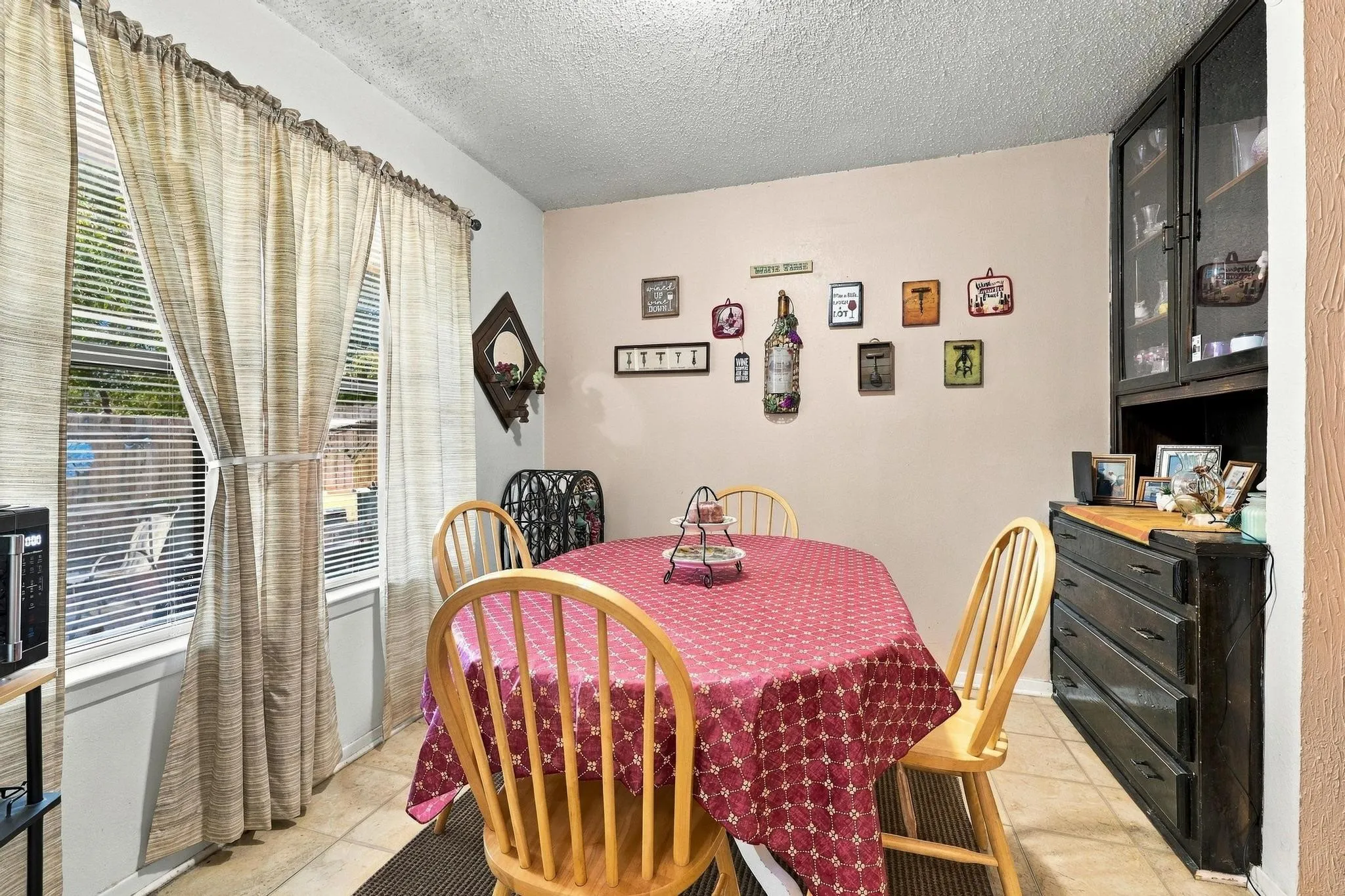 Duplex For Sale in Grayson County , 206 & 208 (202) Pecan Street, Collinsville, Texas 76233, 4 Bedroom, 2 Bathroom, Garage spaces, 0 Sqft, built in 1988, mls#21403862, Real Estate Agent in Collinsville, Homes For Sale in Grayson county, Homes For Sale in Collinsville, Realtor in Collinsville Texas, Real Estate Brokerage Independent Realty Texas, Luminita Cordes Realtor