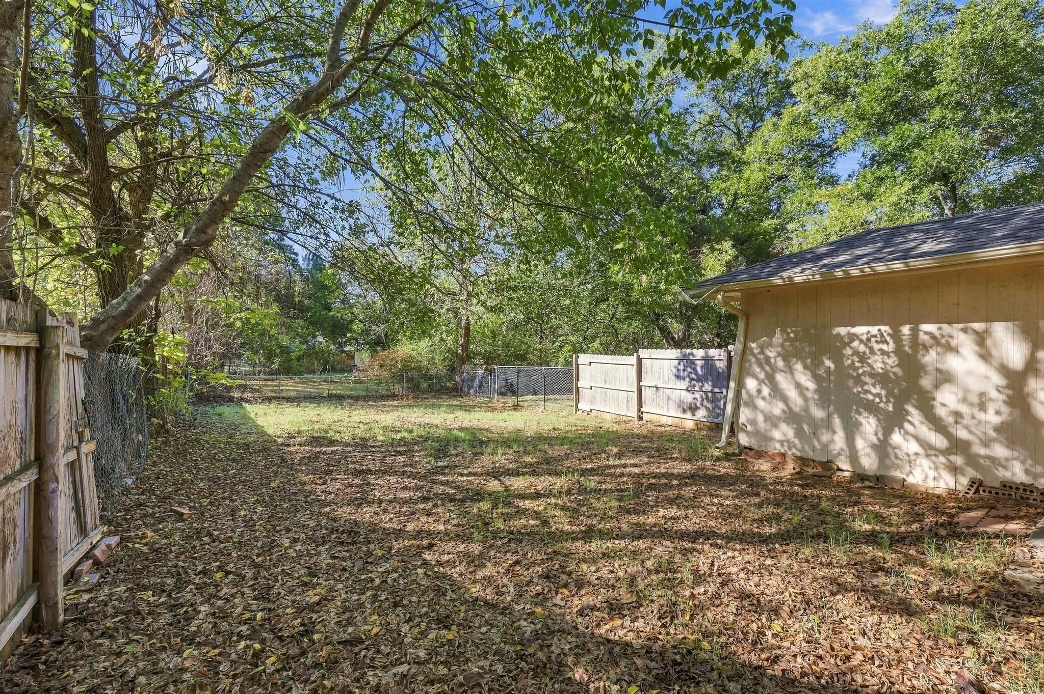 Duplex For Sale in Grayson County , 206 & 208 (202) Pecan Street, Collinsville, Texas 76233, 4 Bedroom, 2 Bathroom, Garage spaces, 0 Sqft, built in 1988, mls#21403862, Real Estate Agent in Collinsville, Homes For Sale in Grayson county, Homes For Sale in Collinsville, Realtor in Collinsville Texas, Real Estate Brokerage Independent Realty Texas, Luminita Cordes Realtor