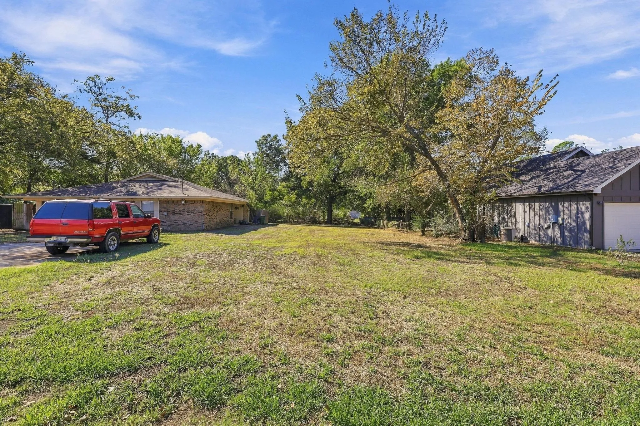Duplex For Sale in Grayson County , 206 & 208 (202) Pecan Street, Collinsville, Texas 76233, 4 Bedroom, 2 Bathroom, Garage spaces, 0 Sqft, built in 1988, mls#21403862, Real Estate Agent in Collinsville, Homes For Sale in Grayson county, Homes For Sale in Collinsville, Realtor in Collinsville Texas, Real Estate Brokerage Independent Realty Texas, Luminita Cordes Realtor