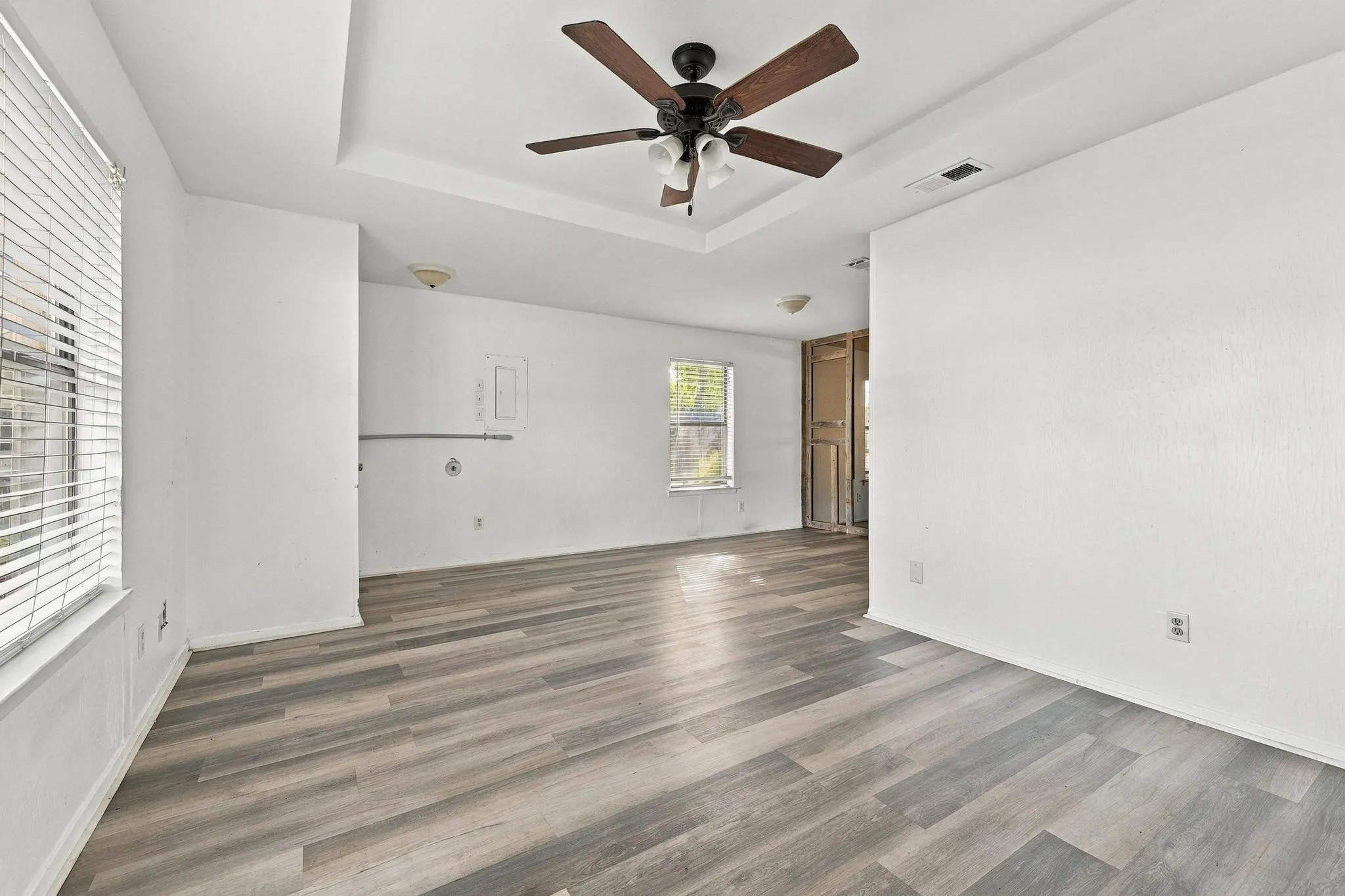 Duplex For Sale in Grayson County , 206 & 208 (202) Pecan Street, Collinsville, Texas 76233, 4 Bedroom, 2 Bathroom, Garage spaces, 0 Sqft, built in 1988, mls#21403862, Real Estate Agent in Collinsville, Homes For Sale in Grayson county, Homes For Sale in Collinsville, Realtor in Collinsville Texas, Real Estate Brokerage Independent Realty Texas, Luminita Cordes Realtor