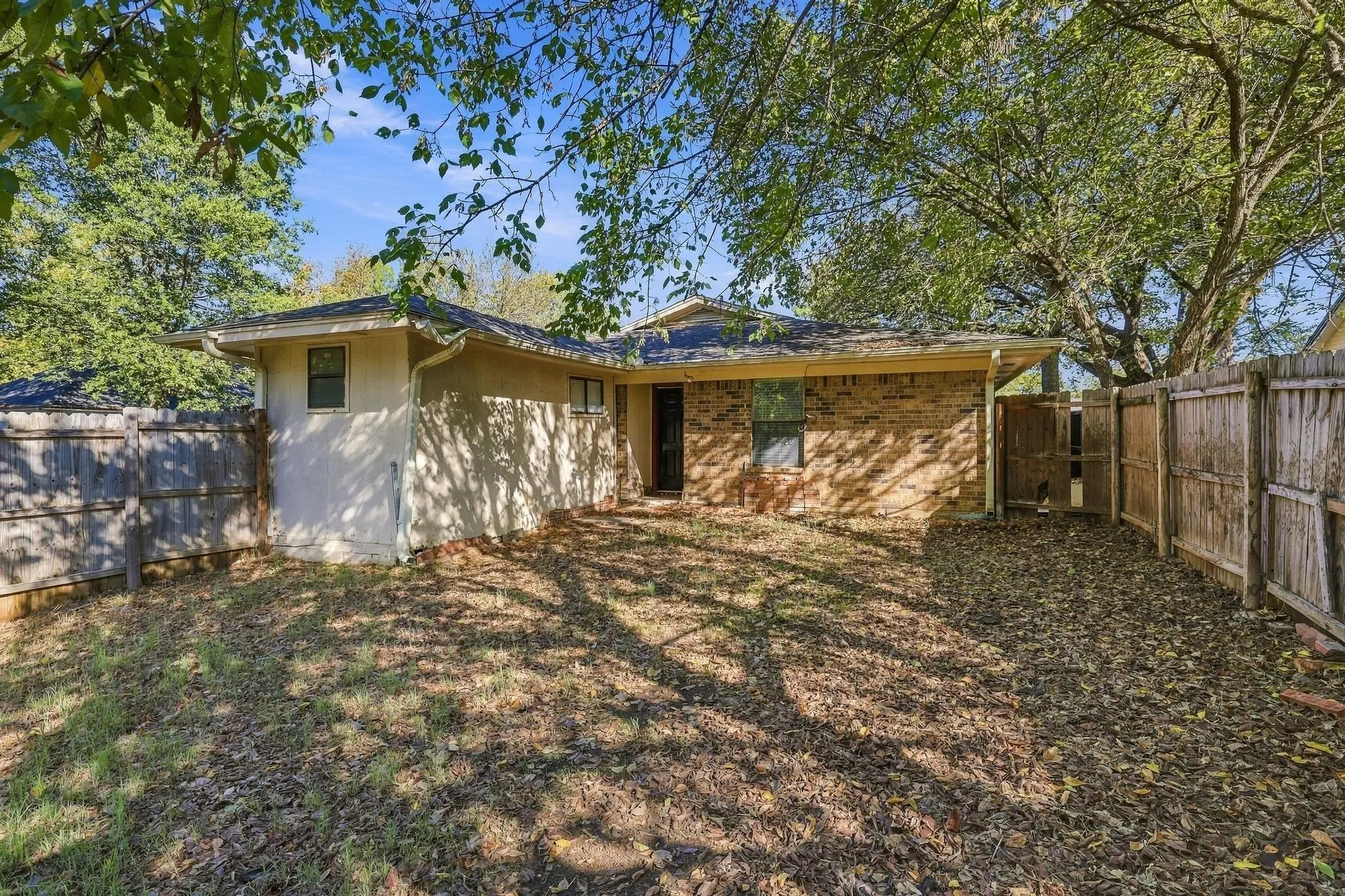 Duplex For Sale in Grayson County , 206 & 208 (202) Pecan Street, Collinsville, Texas 76233, 4 Bedroom, 2 Bathroom, Garage spaces, 0 Sqft, built in 1988, mls#21403862, Real Estate Agent in Collinsville, Homes For Sale in Grayson county, Homes For Sale in Collinsville, Realtor in Collinsville Texas, Real Estate Brokerage Independent Realty Texas, Luminita Cordes Realtor