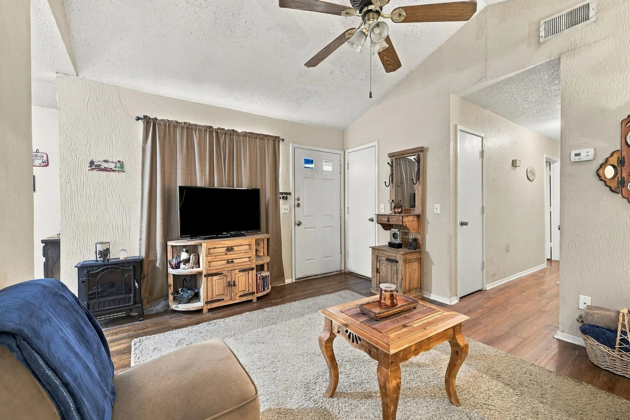 Duplex For Sale in Grayson County , 206 & 208 (202) Pecan Street, Collinsville, Texas 76233, 4 Bedroom, 2 Bathroom, Garage spaces, 0 Sqft, built in 1988, mls#21403862, Real Estate Agent in Collinsville, Homes For Sale in Grayson county, Homes For Sale in Collinsville, Realtor in Collinsville Texas, Real Estate Brokerage Independent Realty Texas, Luminita Cordes Realtor